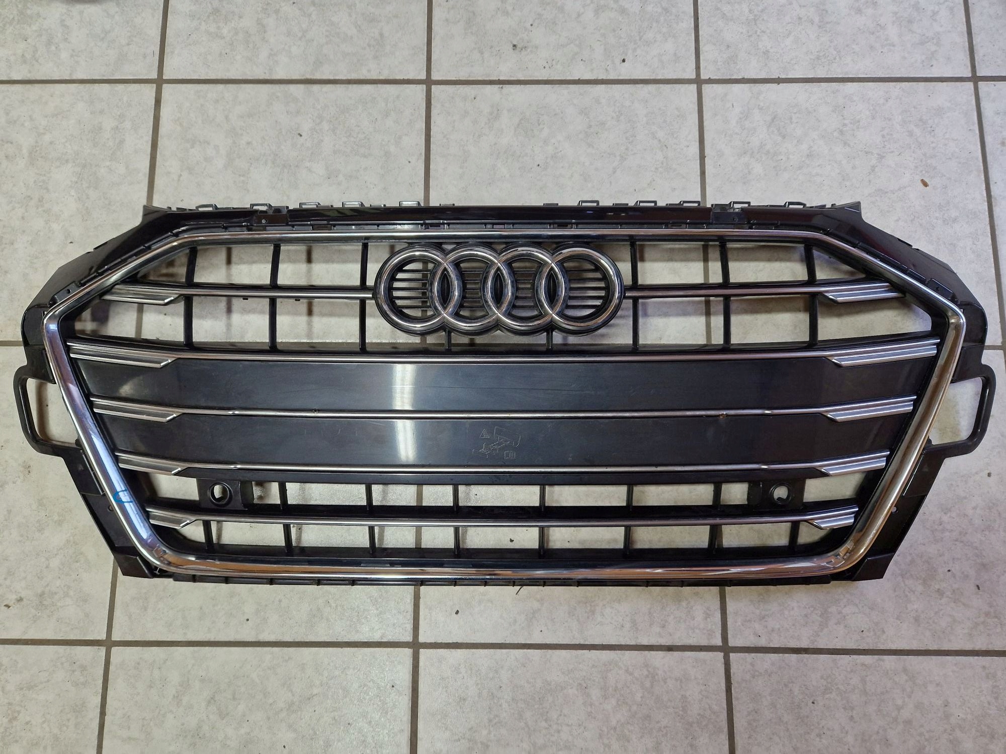maska AUDI B9 LIFT 2019R->