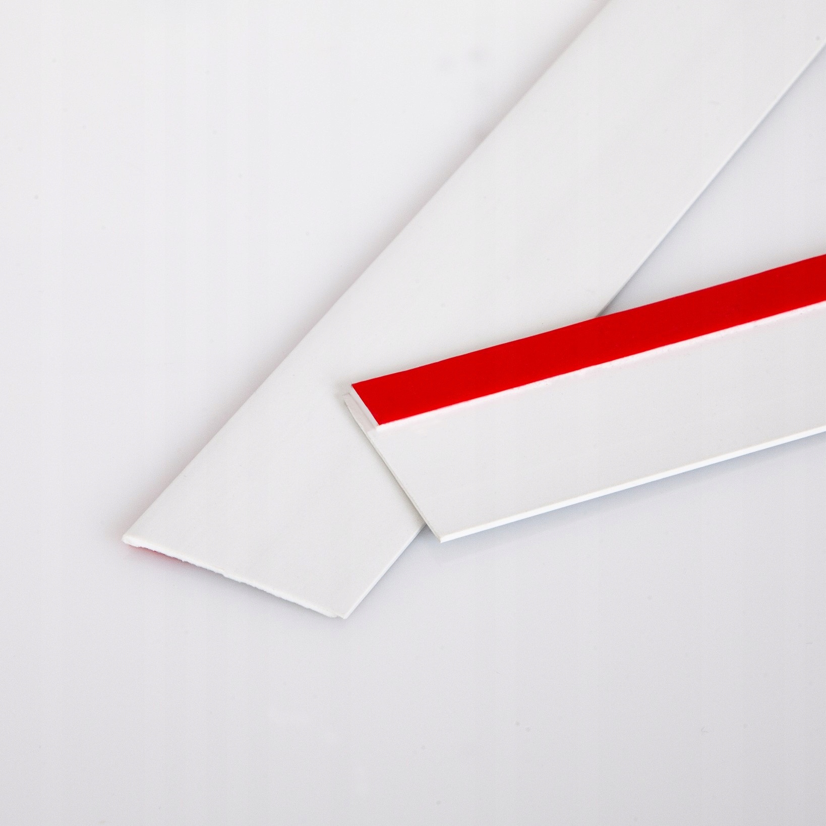 PROWADNICE PŁASKIE DO ROLET BIAŁY PCV 30 mm DŁ. 144 CM OKNO 2 SZT