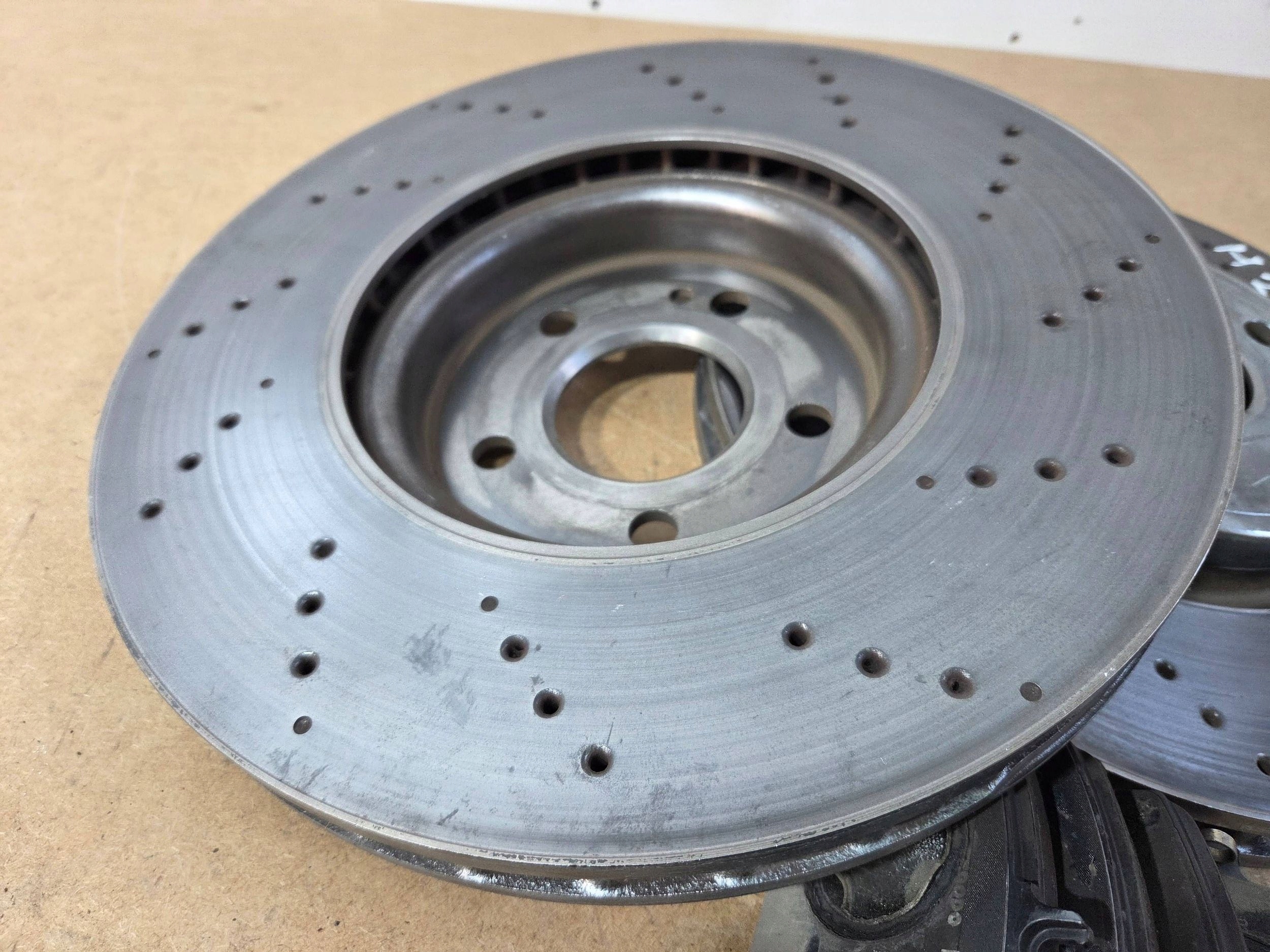 Mercedes-Benz GLA H247 discs brake front plates A2474212012 (T90)