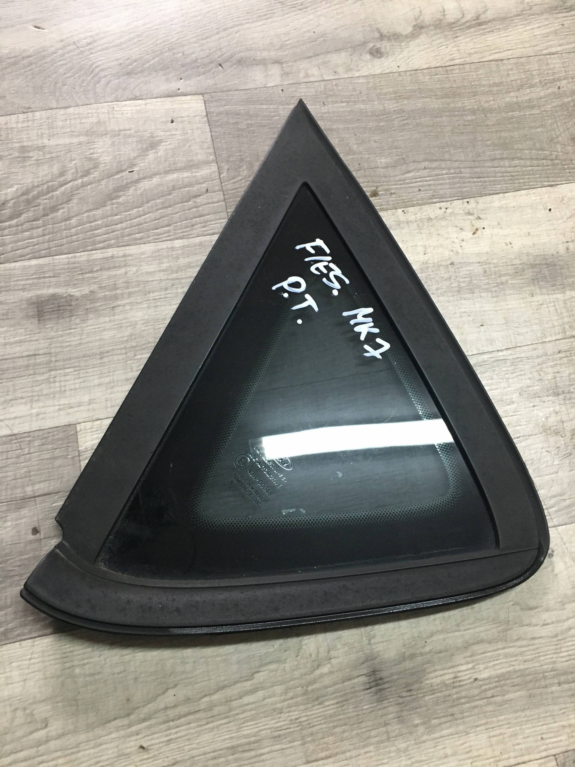 FORD FIESTA MK7 SZYBA KAROSERYJNA PRAWA TYŁ