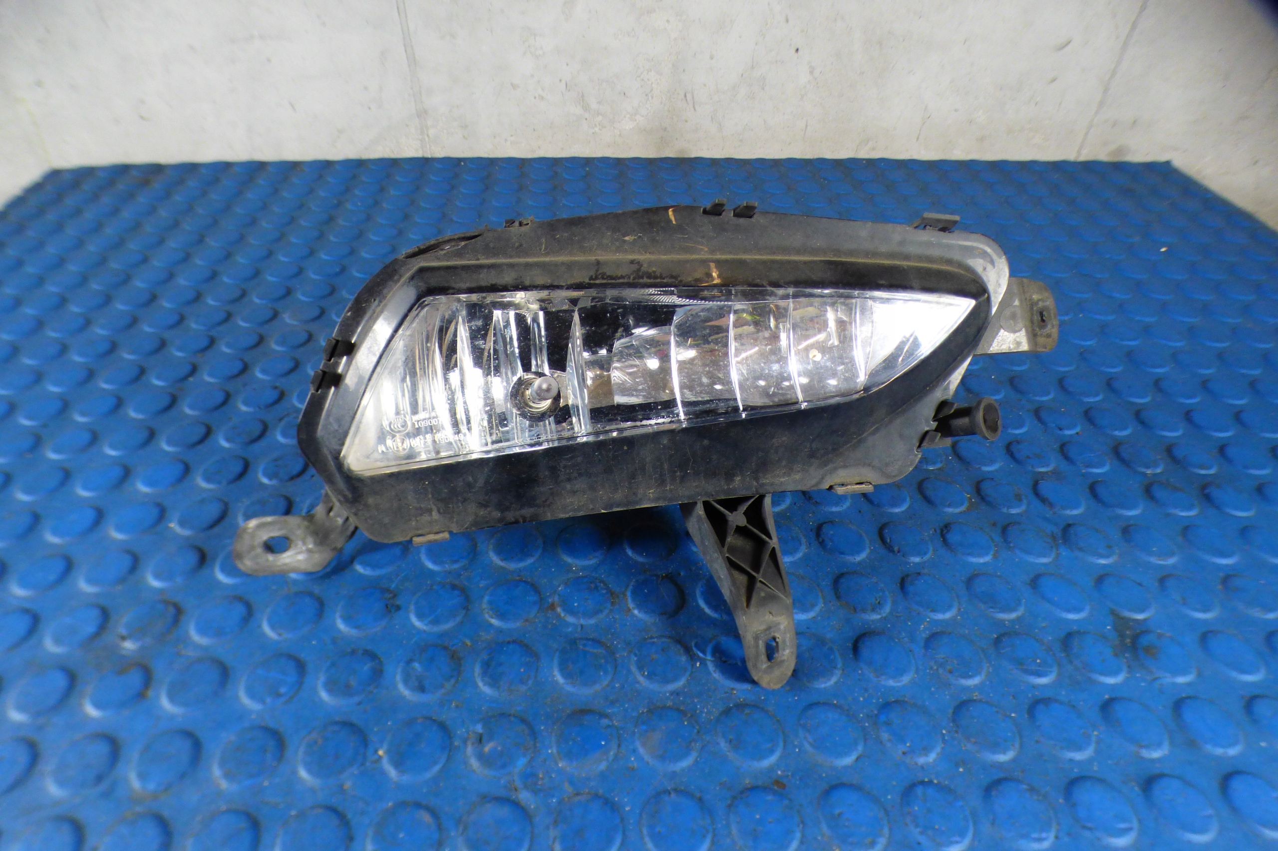 Nebelscheinwerfer rechts der Stoßstange 39098908 Opel Astra K V