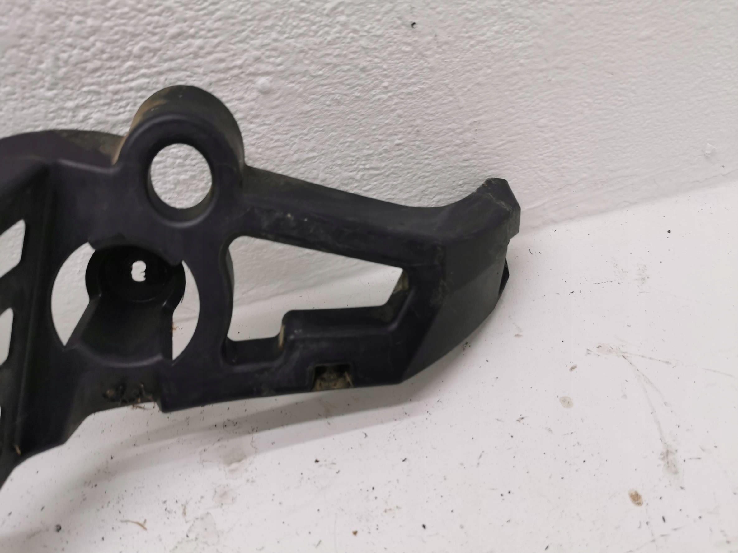 bumper bracket left rear part RENAULT MEGANE III COUPE 850450010R