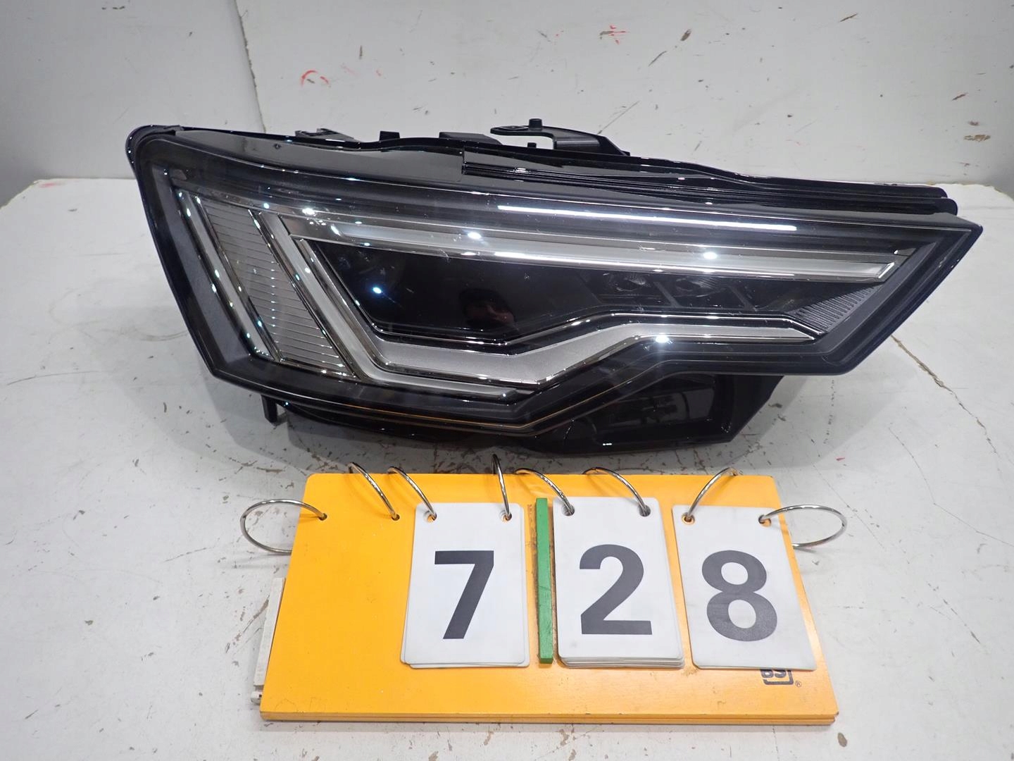 světlo předek pravá AUDI A6 C8 2018- FULL LED