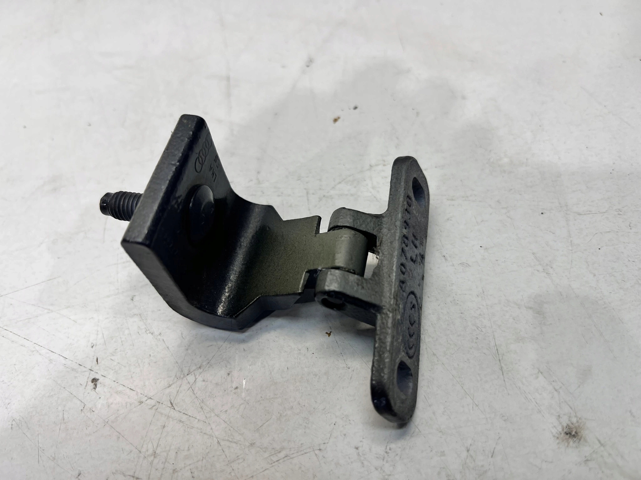 hinge bonnet rear part left AUDI Q3 8U 8U0827299D