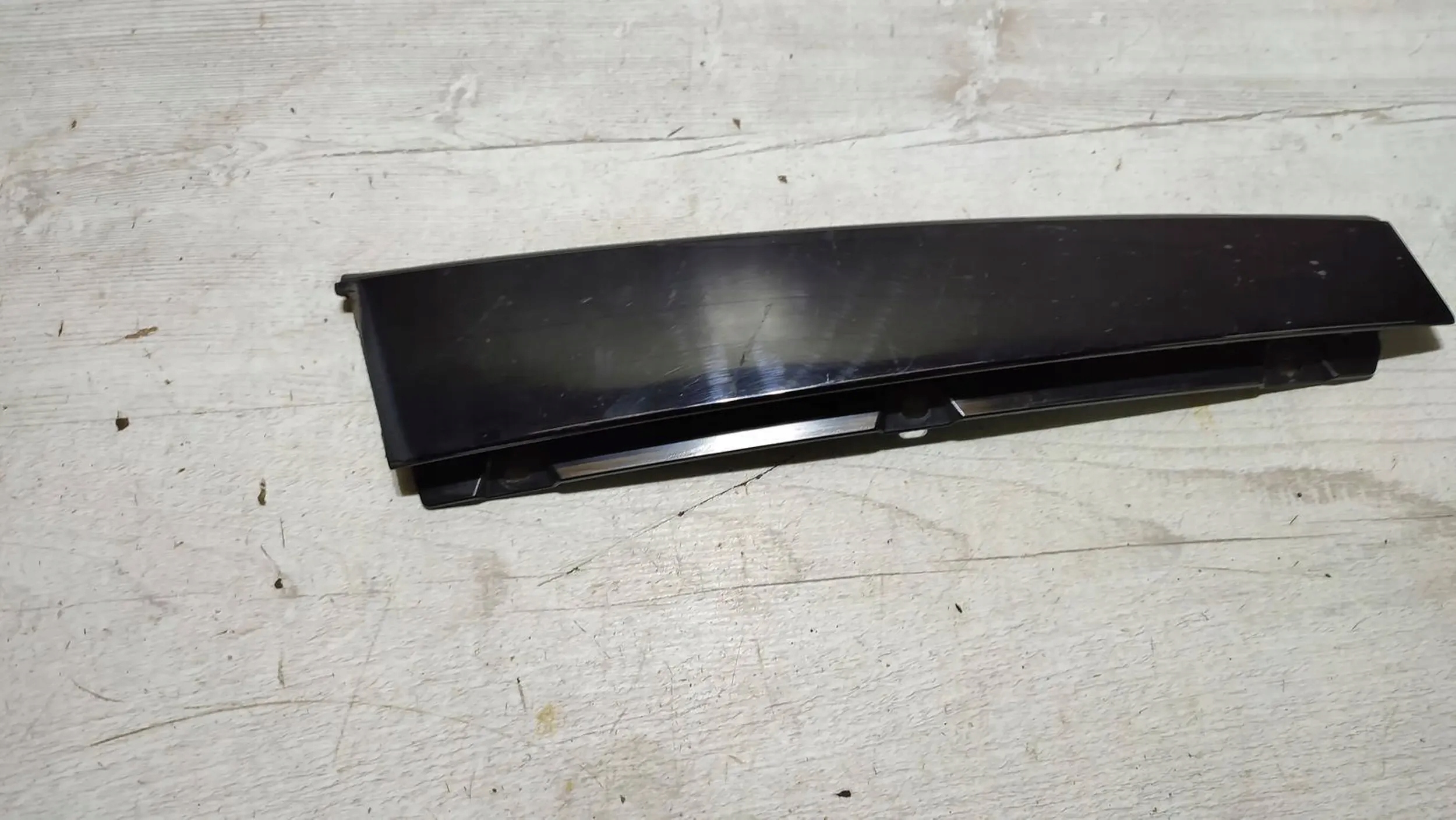 Volvo V40 II 2018r rear part side left moulding door