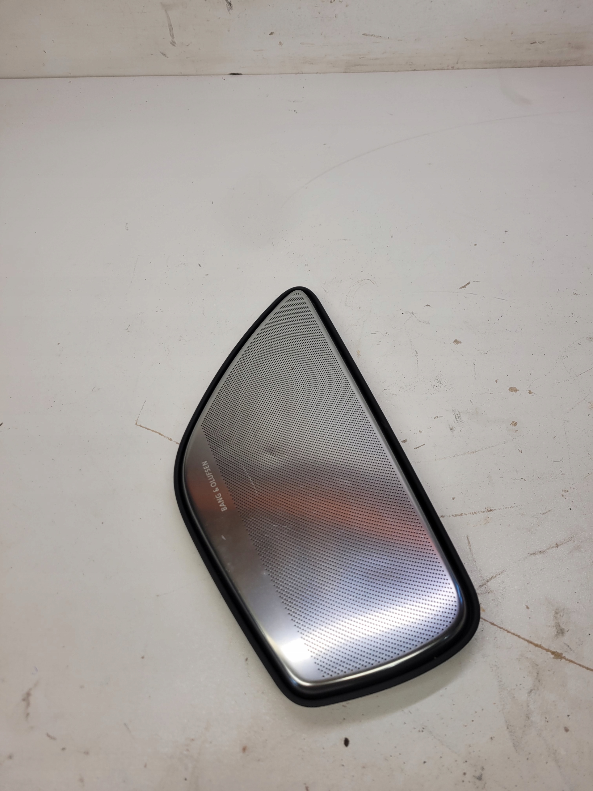 krycí repráku B&O AUDI A8 D4 4H0868152B