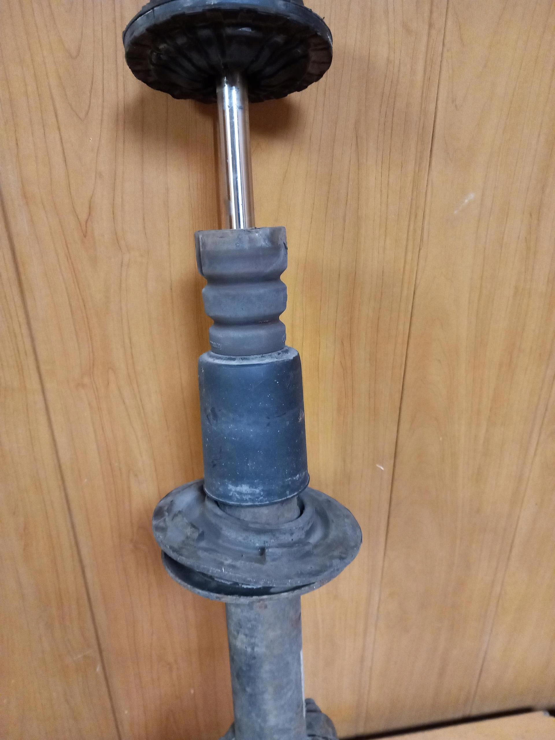 shock absorber right front AUDI Q5 and 8R 8R0031N 08-12