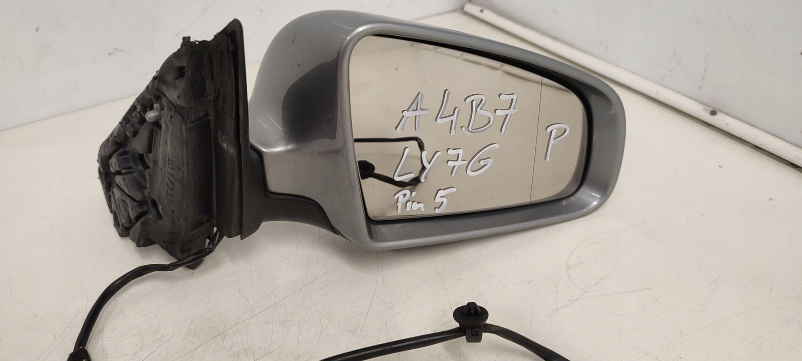 mirror right 5pin Audi A4 B7 2,7 TDI LY7G