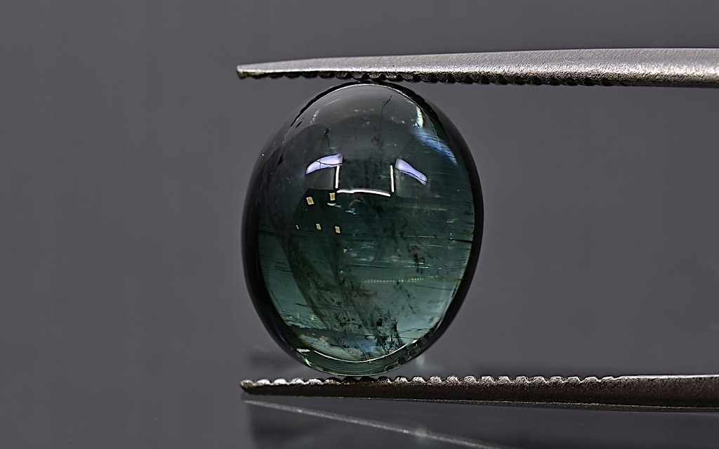 Turmalín kabošon ovál 11x9 mm