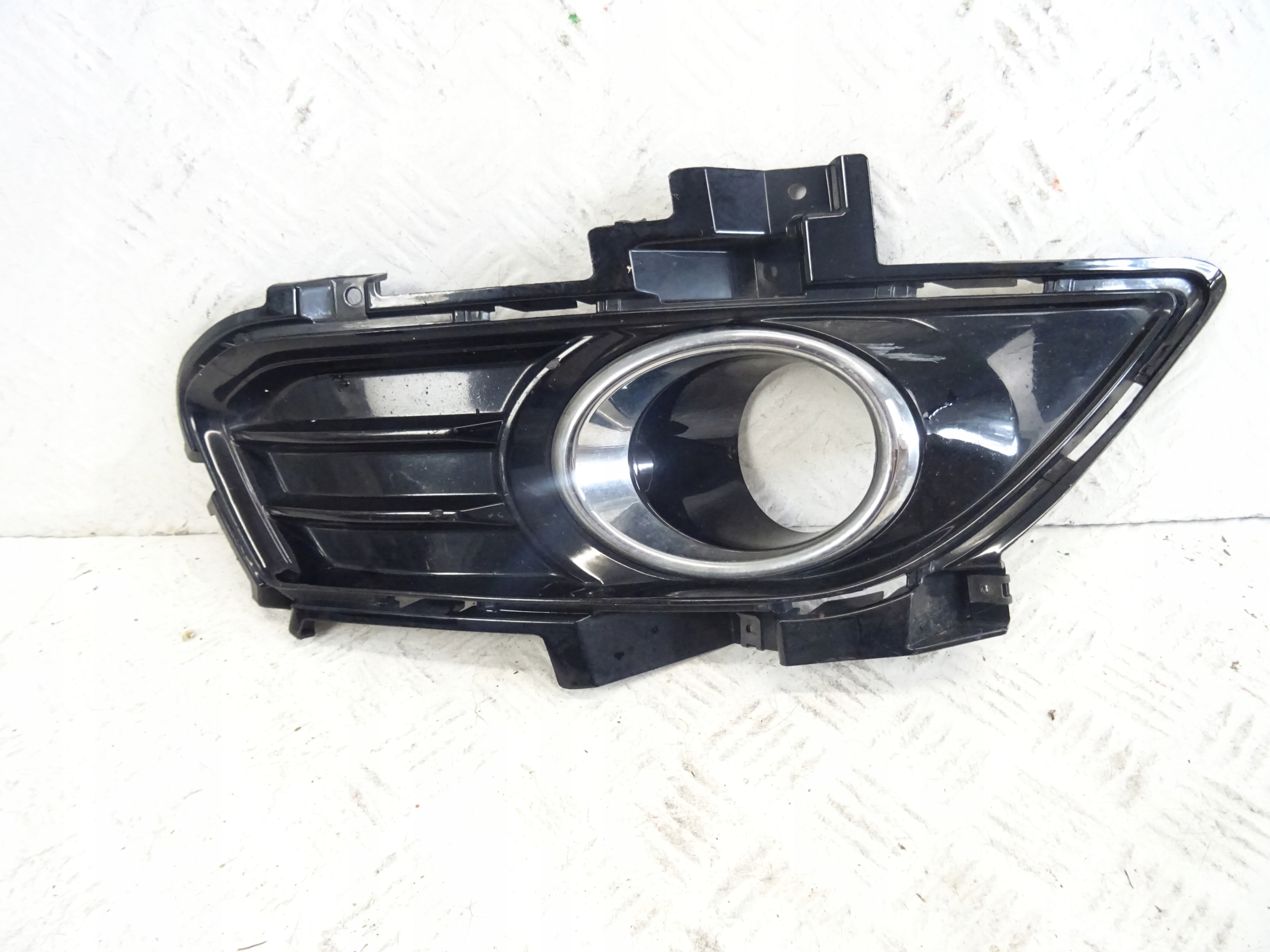 grid of a bumper front front right FORD MONDEO MK5 DS73-19952-L