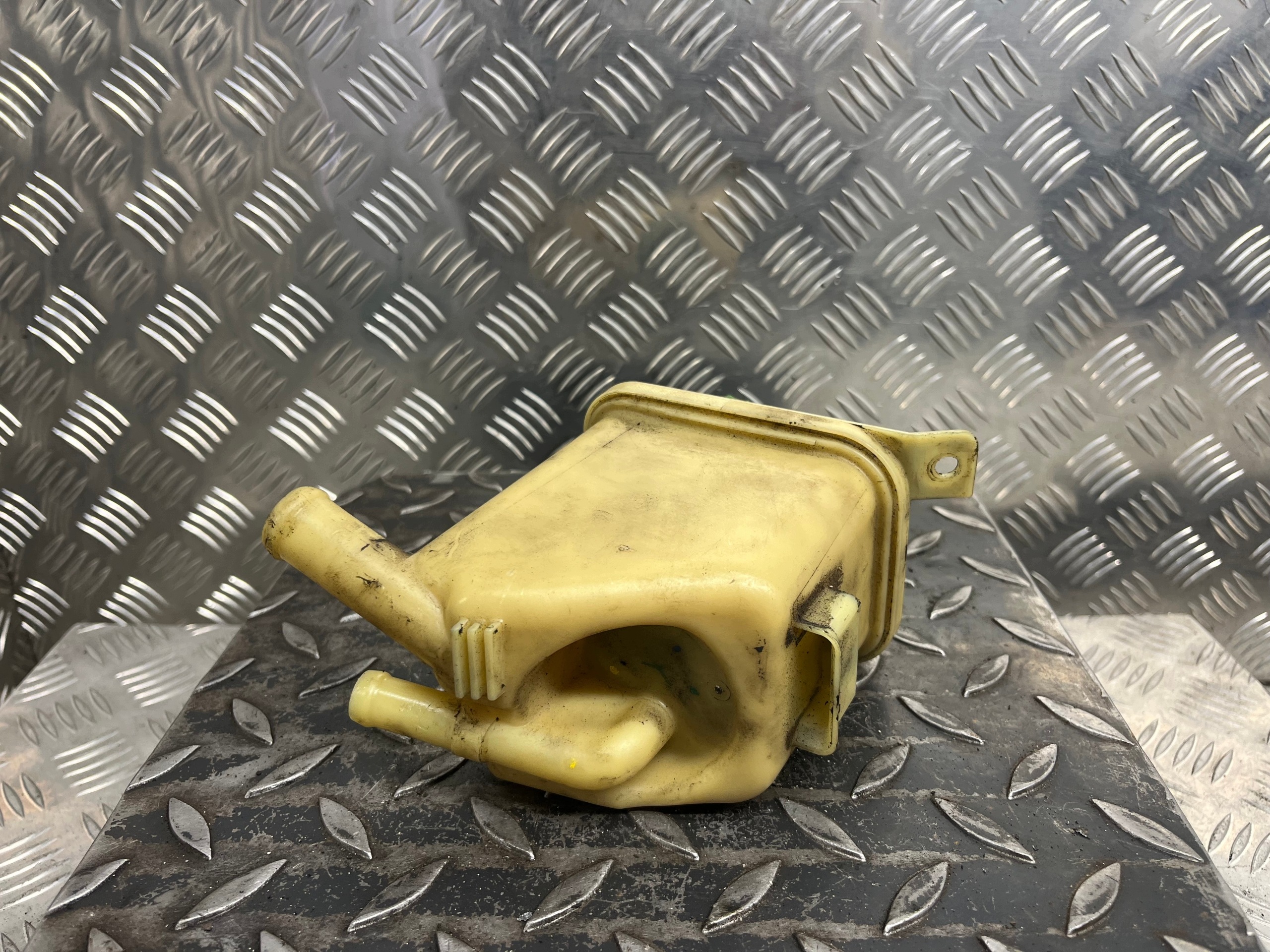 servo nádržka VOLKSWAGEN TOUAREG