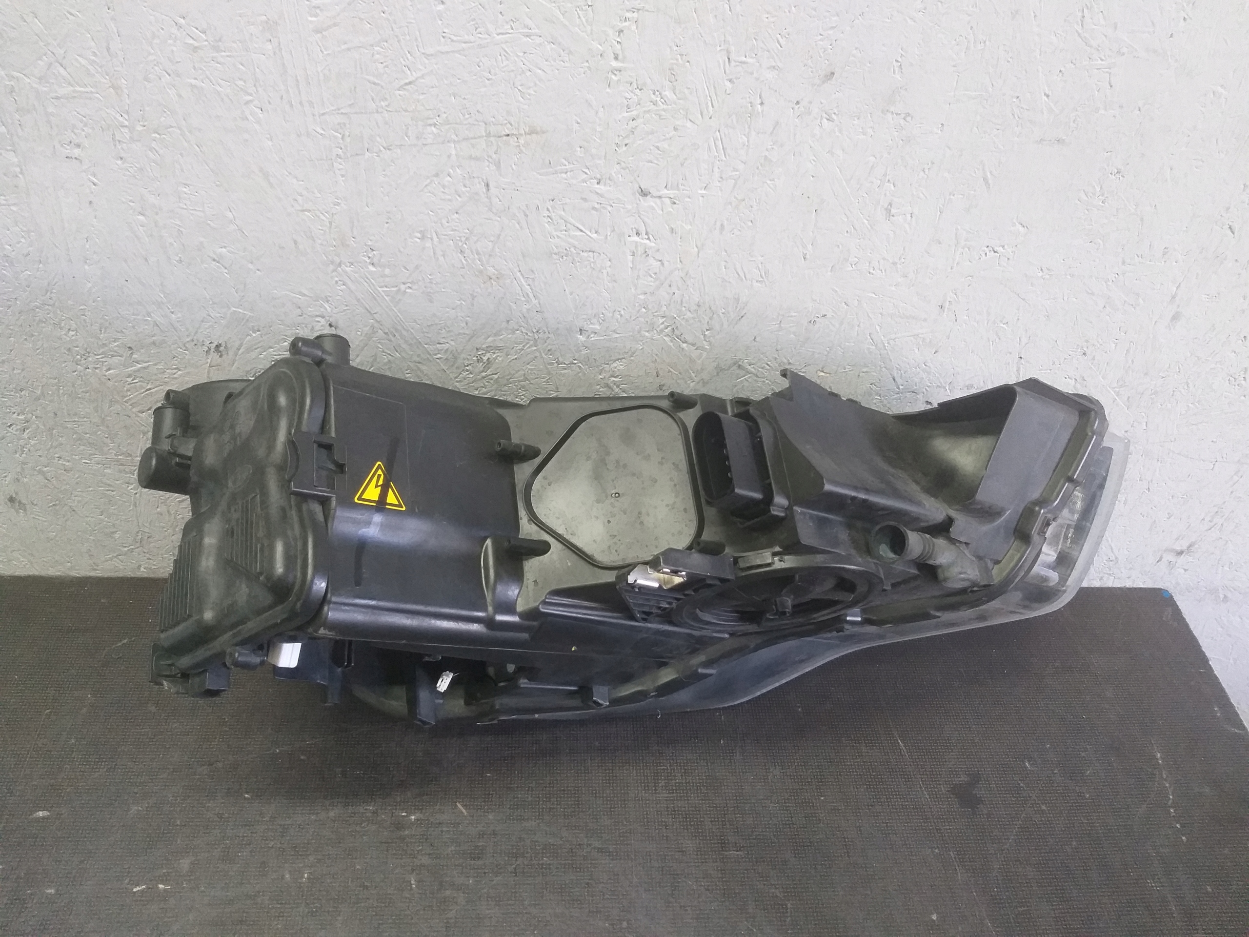light front left AUDI A1 10-14 XENON 8X0941005
