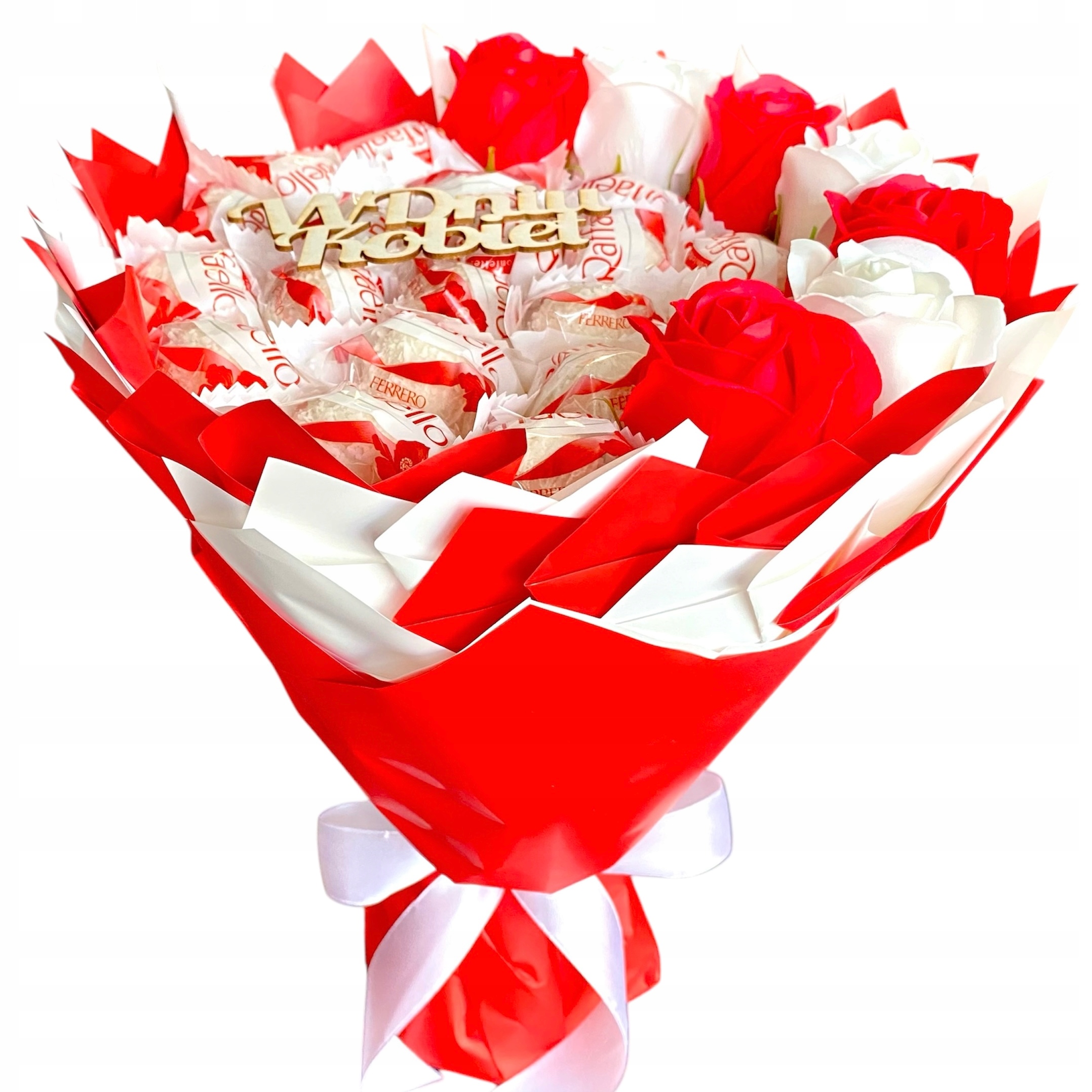 na Dzień Kobiet Słodki Bukiet Raffaello z różami mydlanymi napis