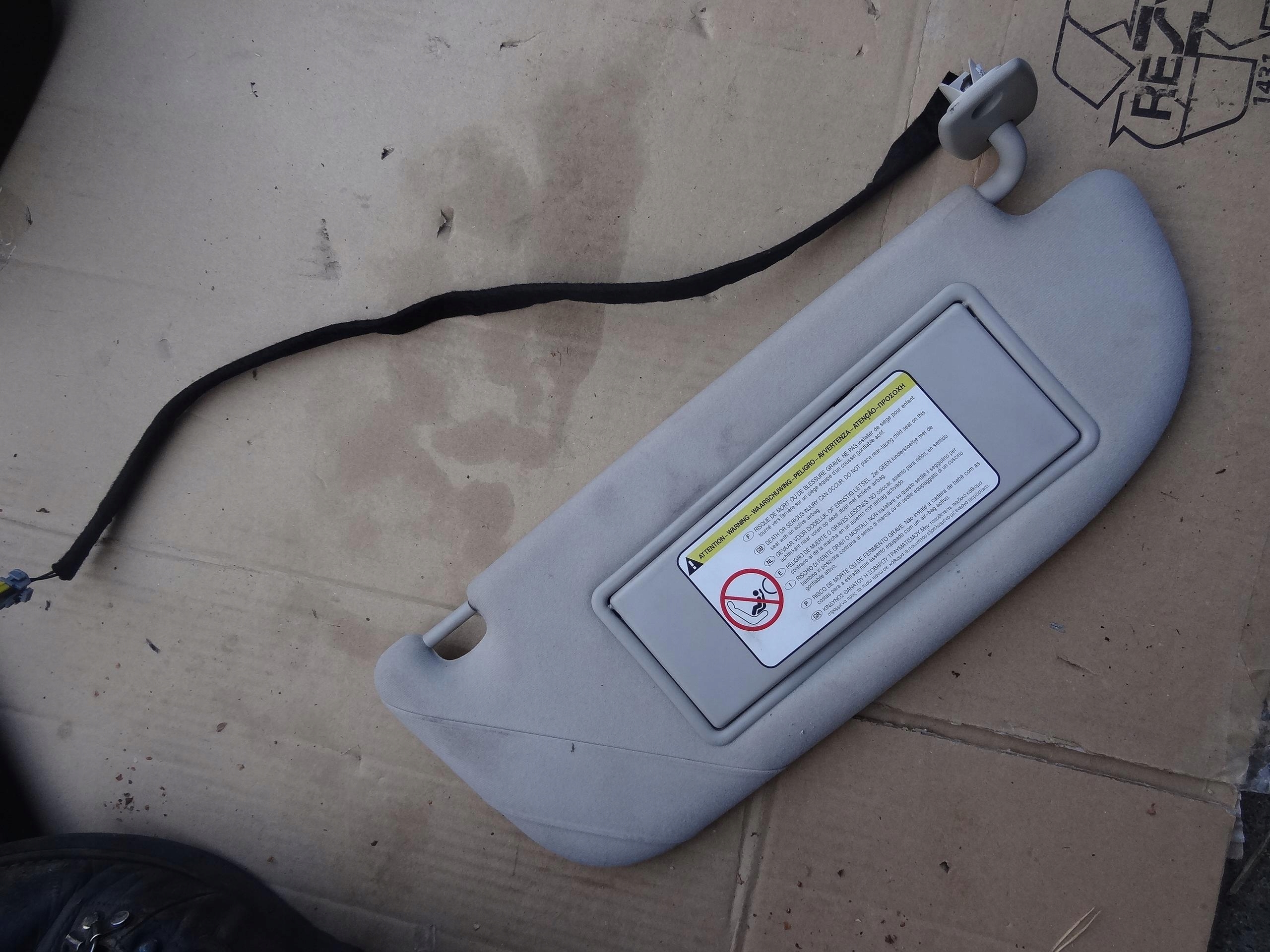 СОНЯШНИК ПРАВЕ КРИЛО PEUGEOT 307CC