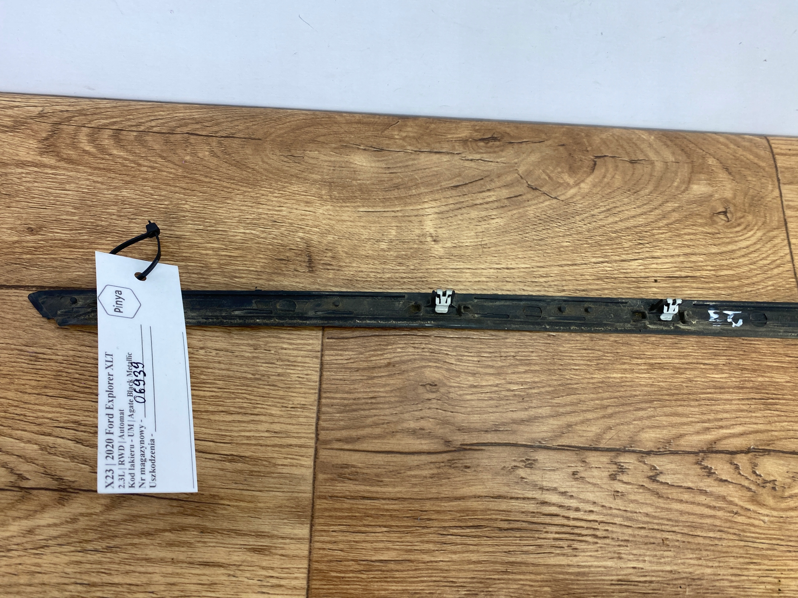 gasket moulding windows czolowej Ford Explorer 2020+ USA