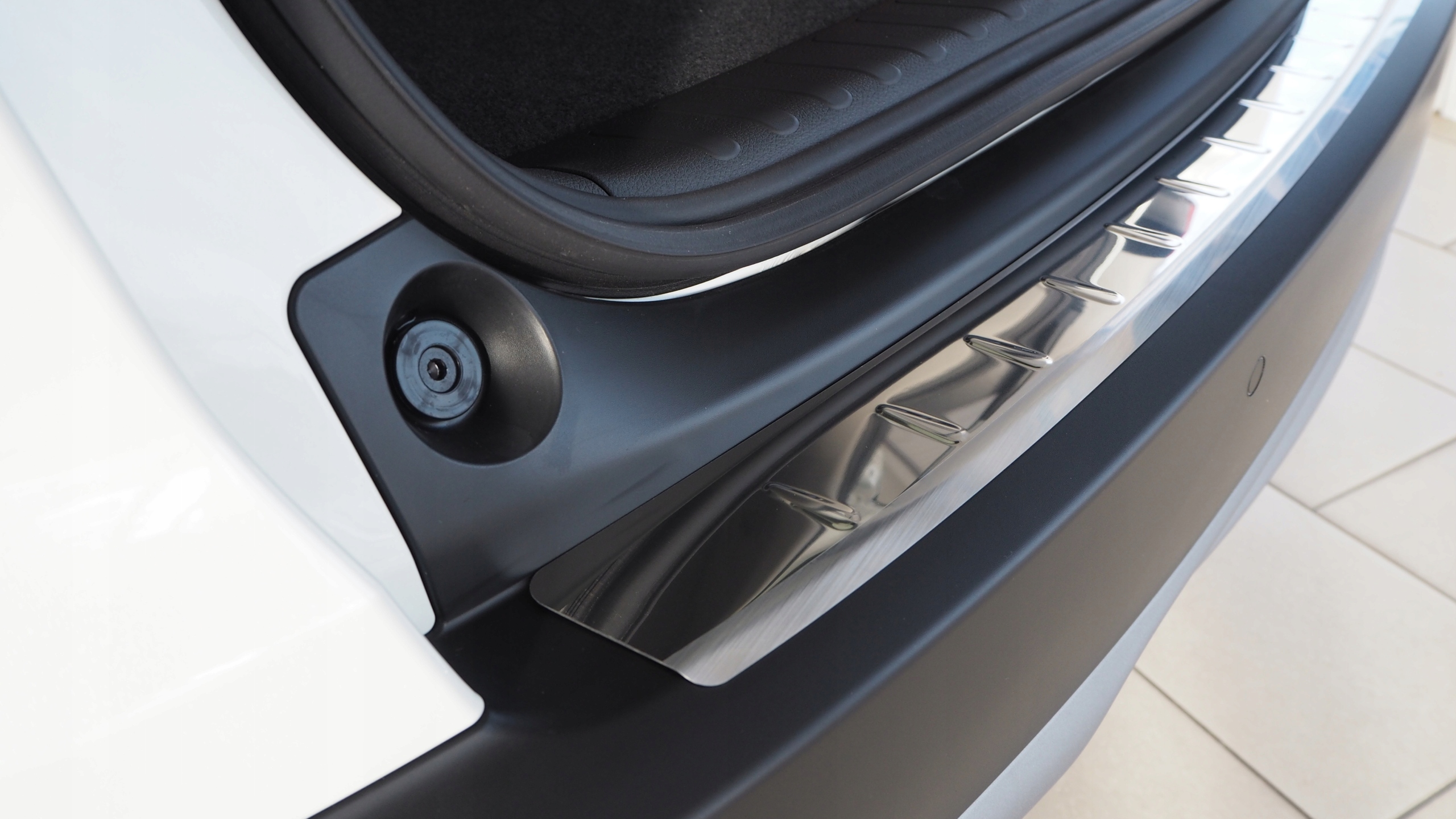 LISTWA NA ZDERZAK NAKŁADKA VW PASSAT B7 4D 2010-14 Producent części Alu-frost