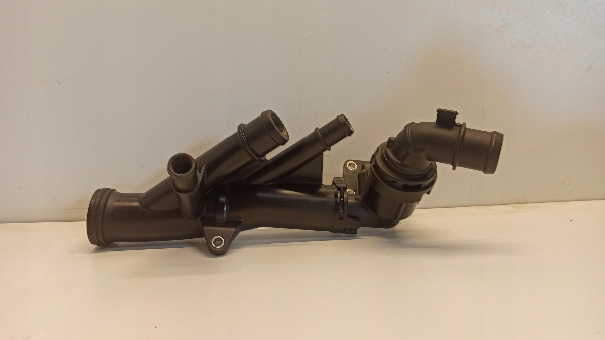 VW TRANSPORTER T6 OBUDOWA TERMOSTATU 2.0TDI 04L121111 04L121026L Numer katalogowy części 04L121111 04L121026L