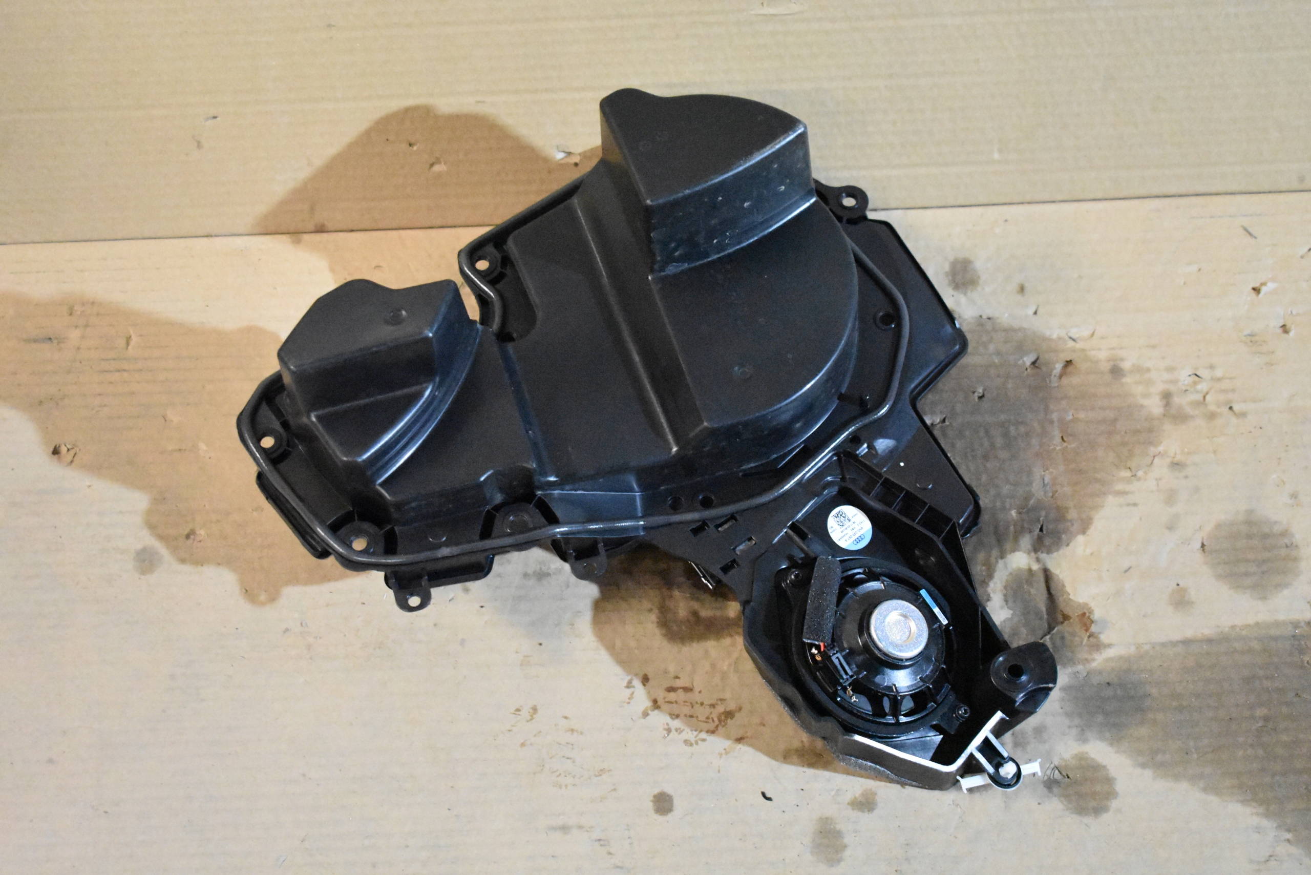 IDEALNY speaker door bang & OLUFSEN left front AUDI A8 D5 1