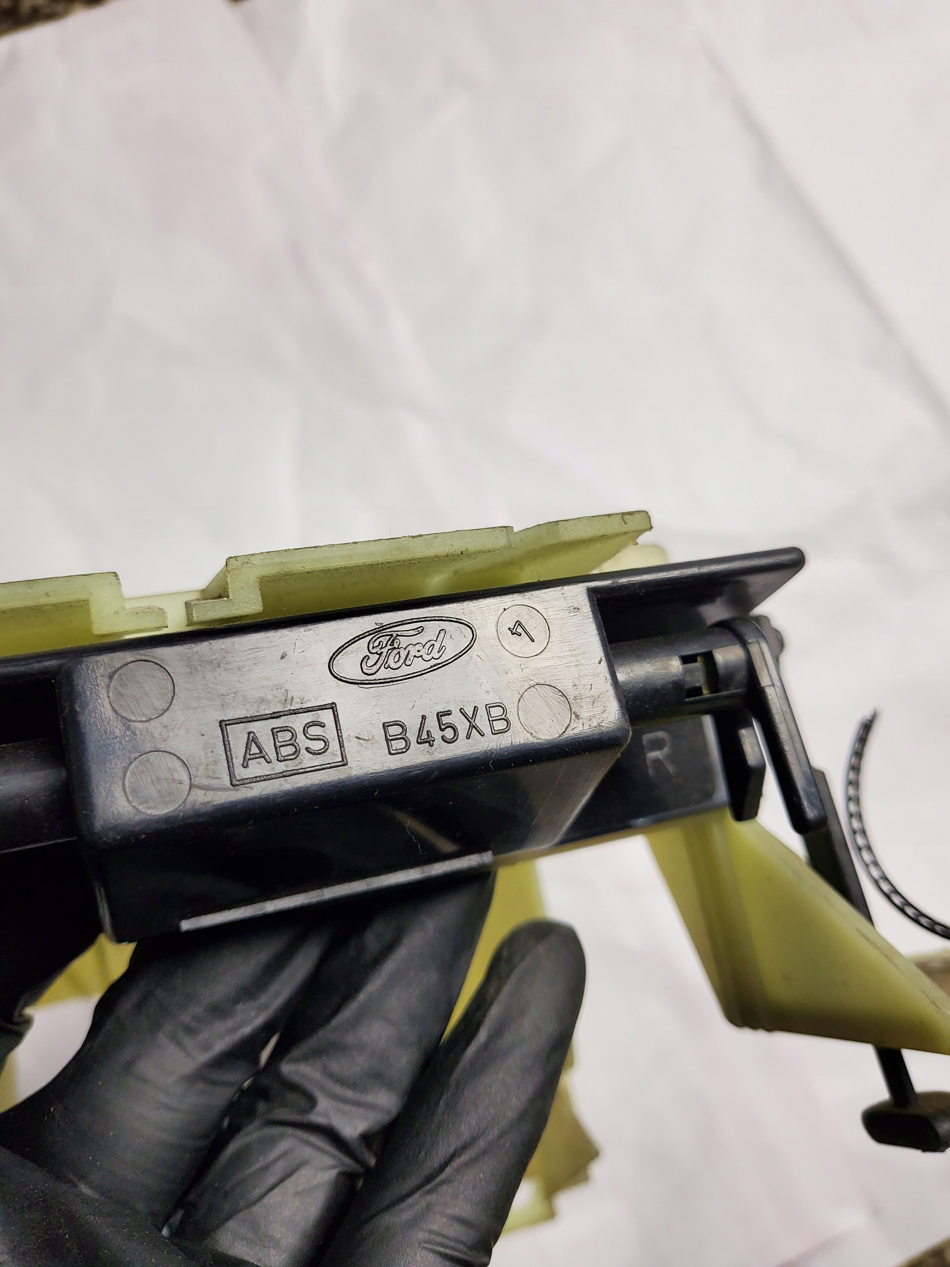 držač drška instrument tabla okvir FORD 93BG14A301 OE