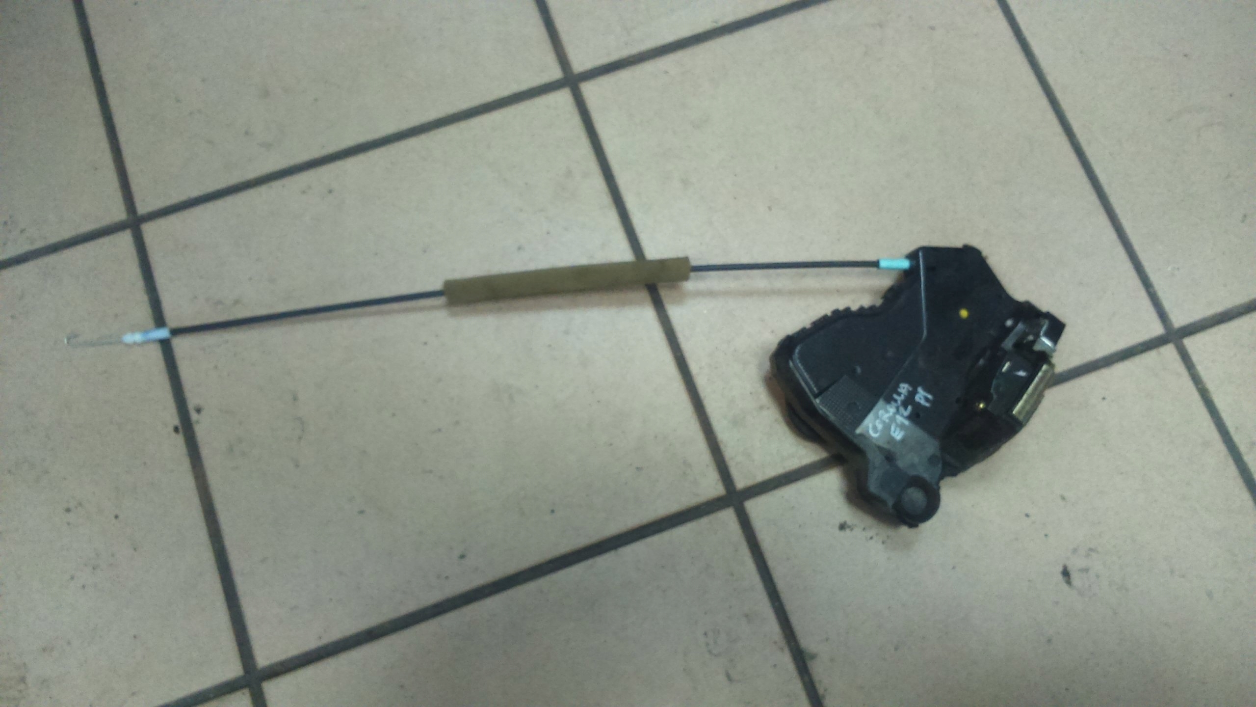 TOYOTA COROLLA E12 02-04 ZAMEK PRAWY PRZEDNI 2 PIN