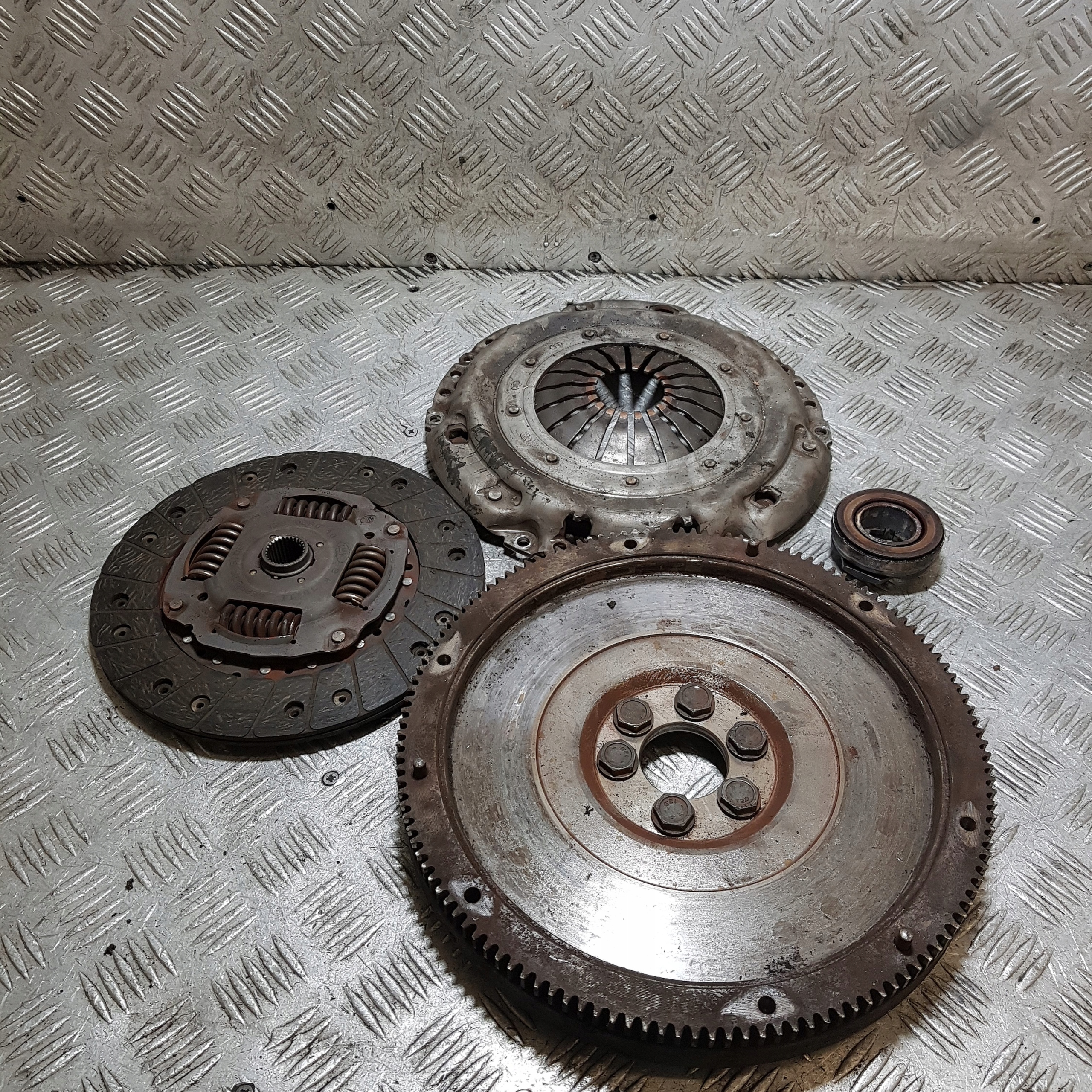 Embrayage Complets VOLKSWAGEN GOLF 5 LUK SZTYWNE 1.9 TDI