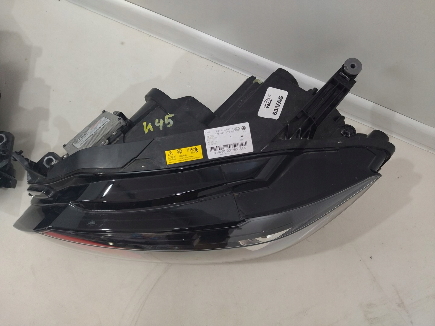 5GD941033A 5GD941034A KOMPLET LAMP PRZÓD LED VW LAMANDO GTS Wersja Europejska