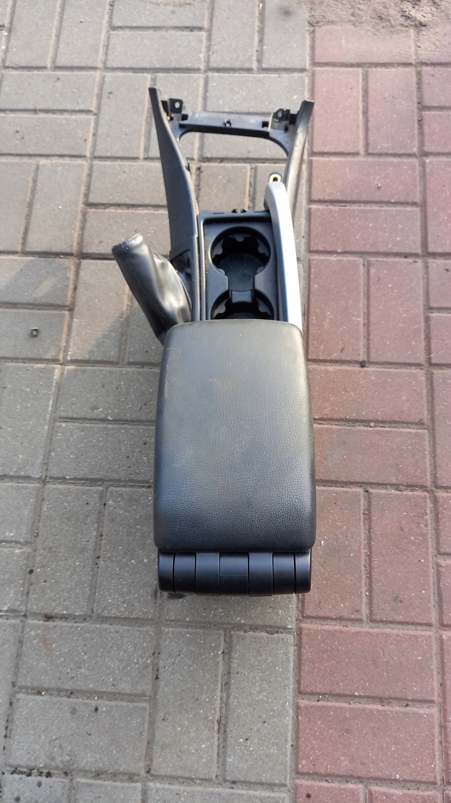 ЦЕНТРАЛЬНИЙ ПІДЛОКІТНИК VOLVO XC70 00-