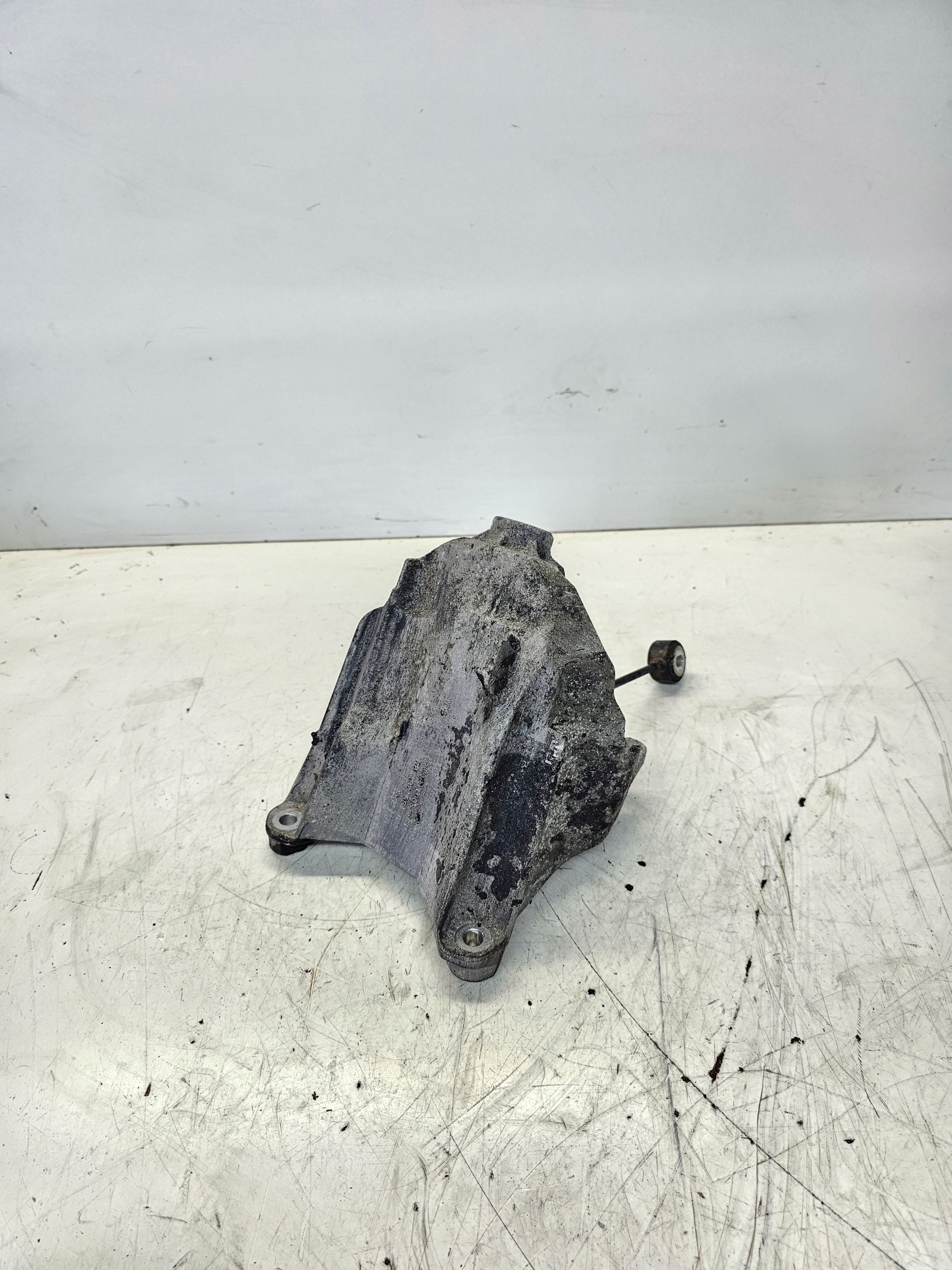 engine mount left AUDI A4 B9 A5 4M0199307BN