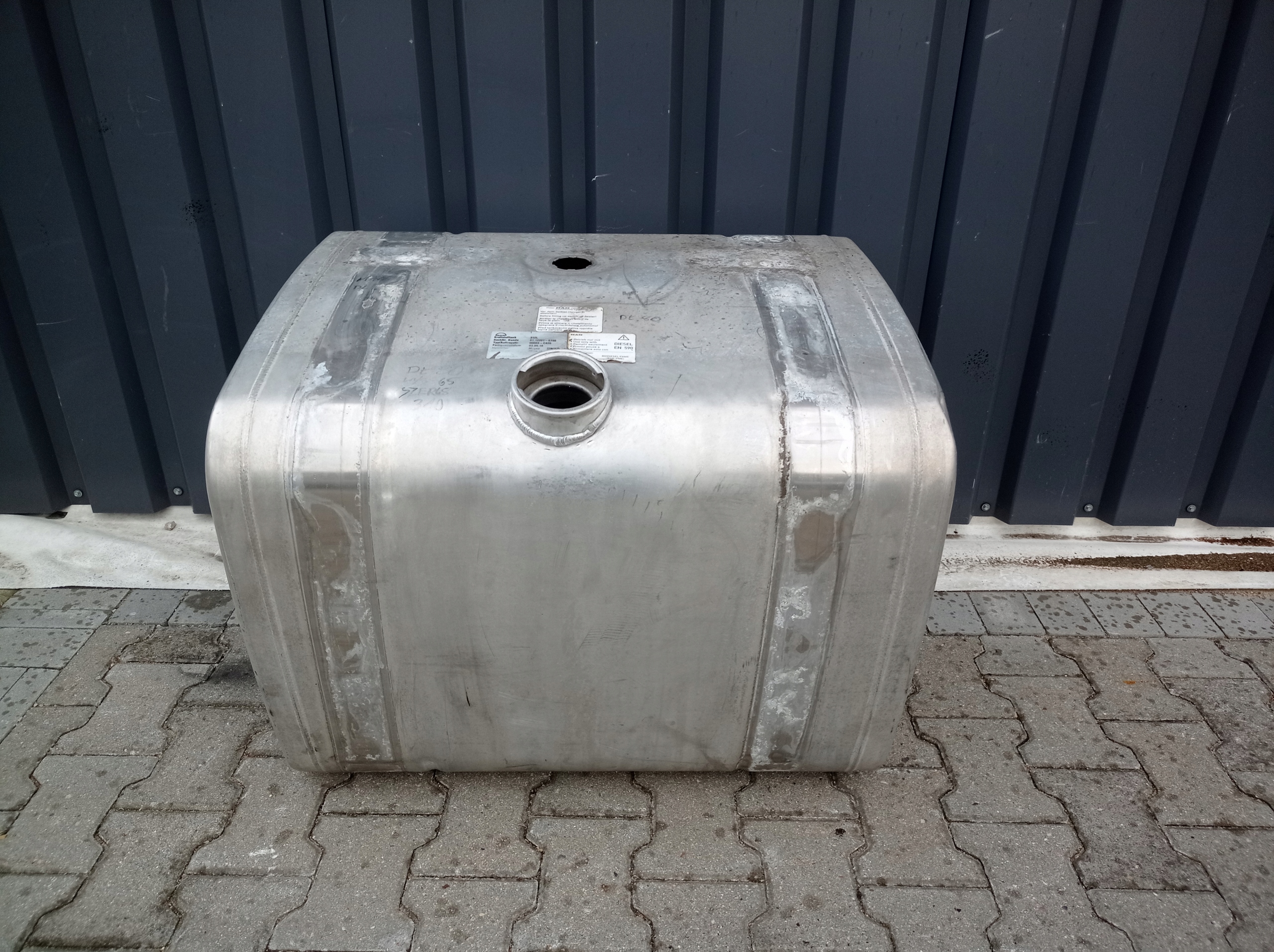 81.12201-6788 - топливный бак MAN TGX TGS 310L