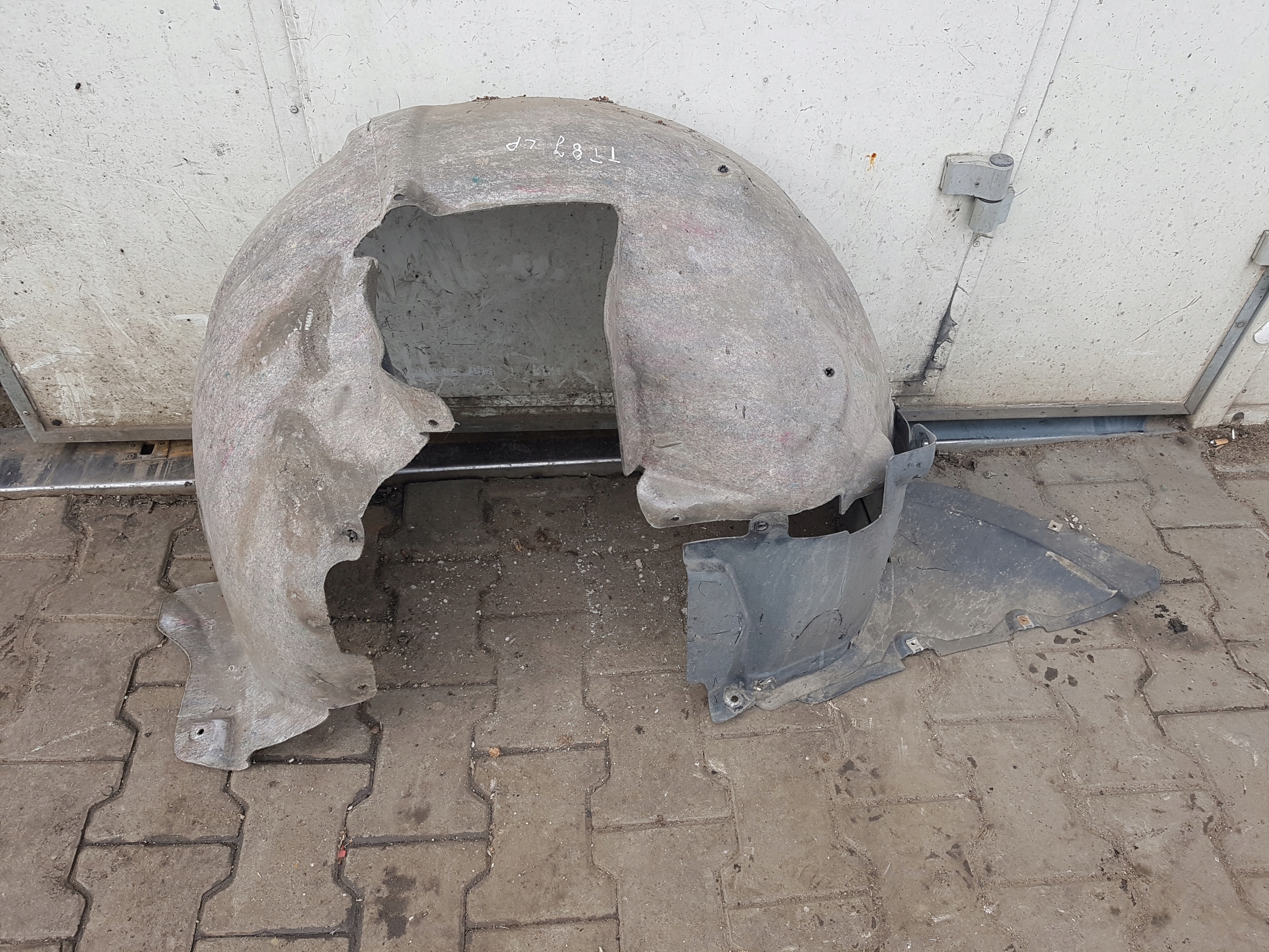 AUDI TT 8J 06-14r NADKOLE LEWE PRZÓD