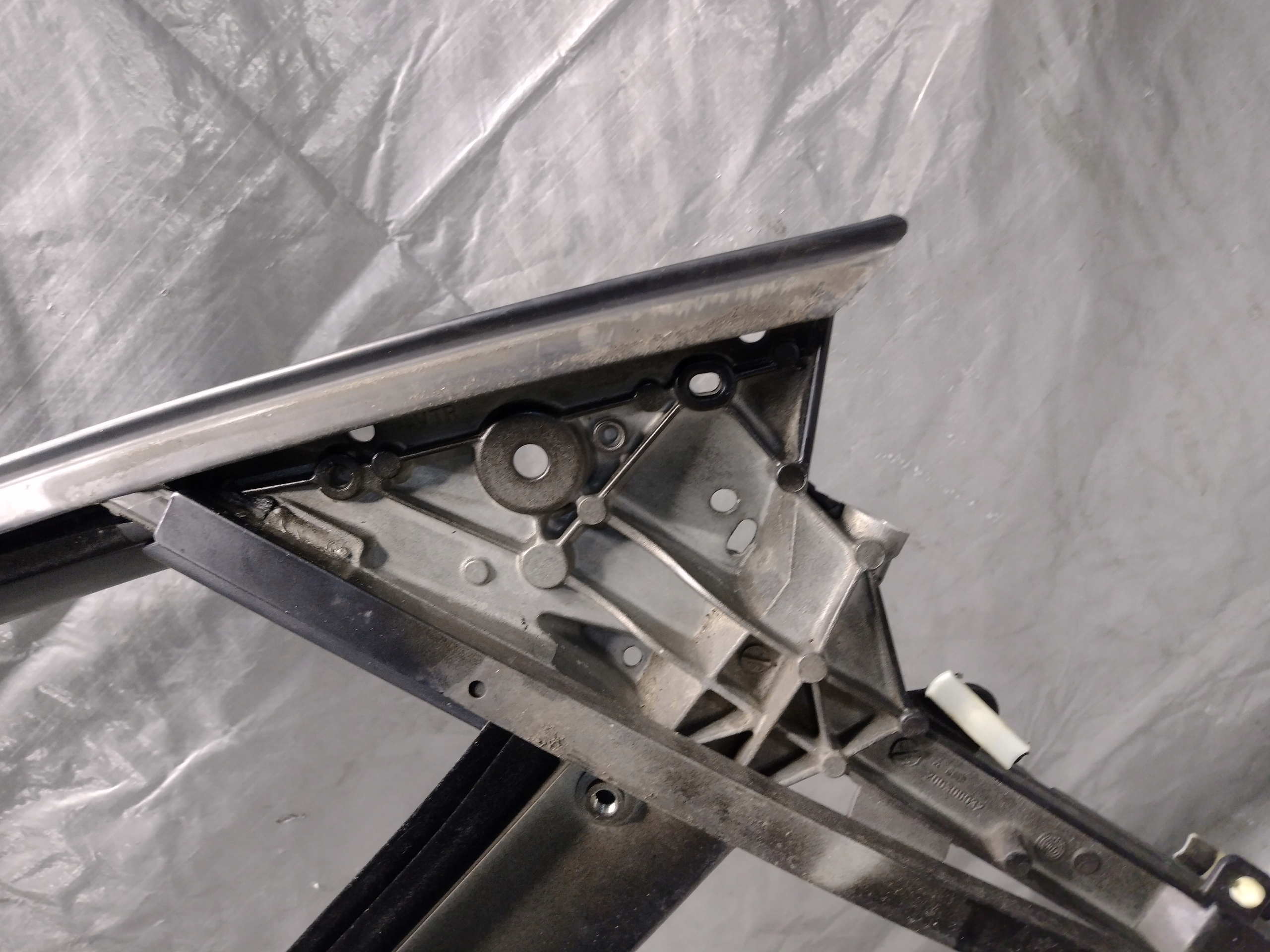 lift frame windows right front Audi A3 8P 5D 8P4837630