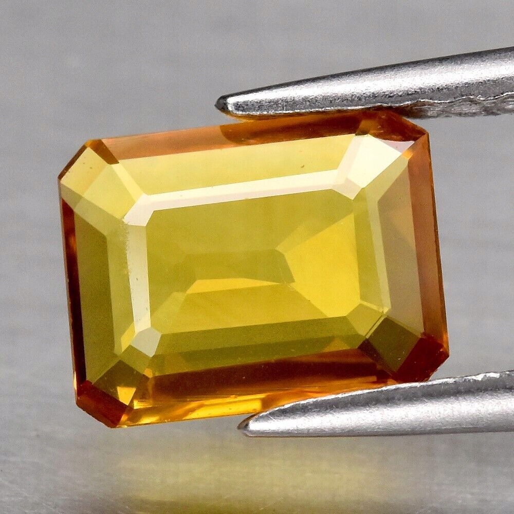 Safír 0.97ct Oranžový Emerald eCertifikát Wbd