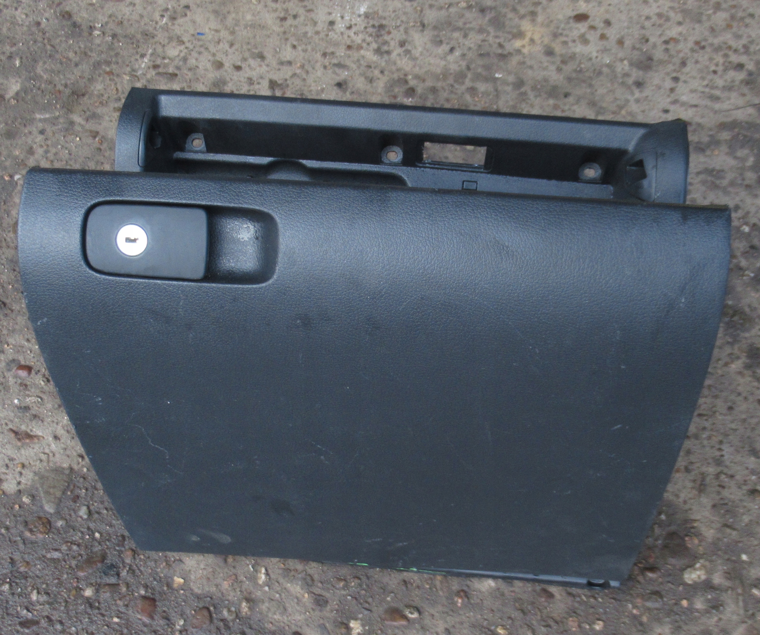 VW GOLF VI+ 12R Handschuhfach des Beifahrers