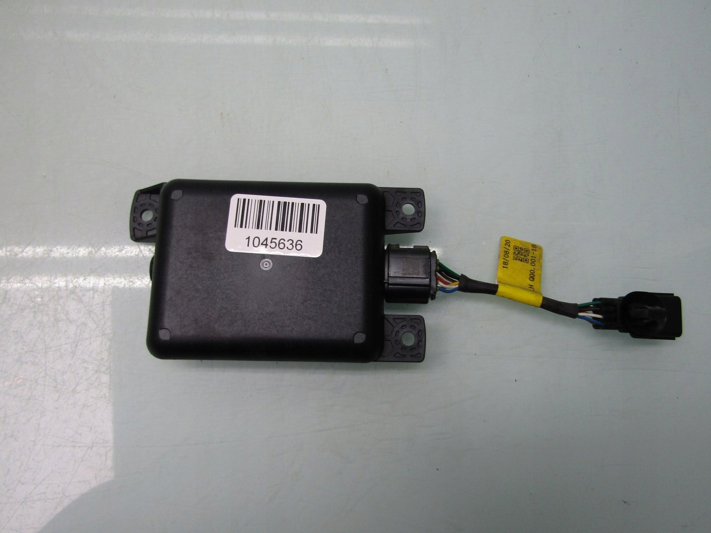 STONIC 18R Датчик левый задний зад 95811-H8000