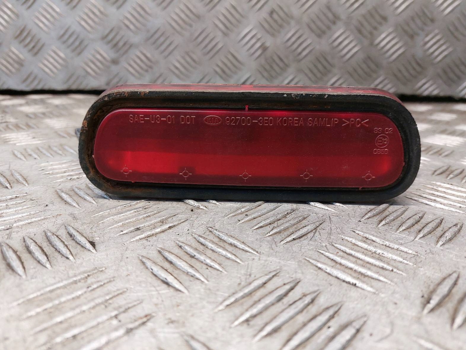 stand TRZECIE light STOP KIA SORENTO and 92700-3E0