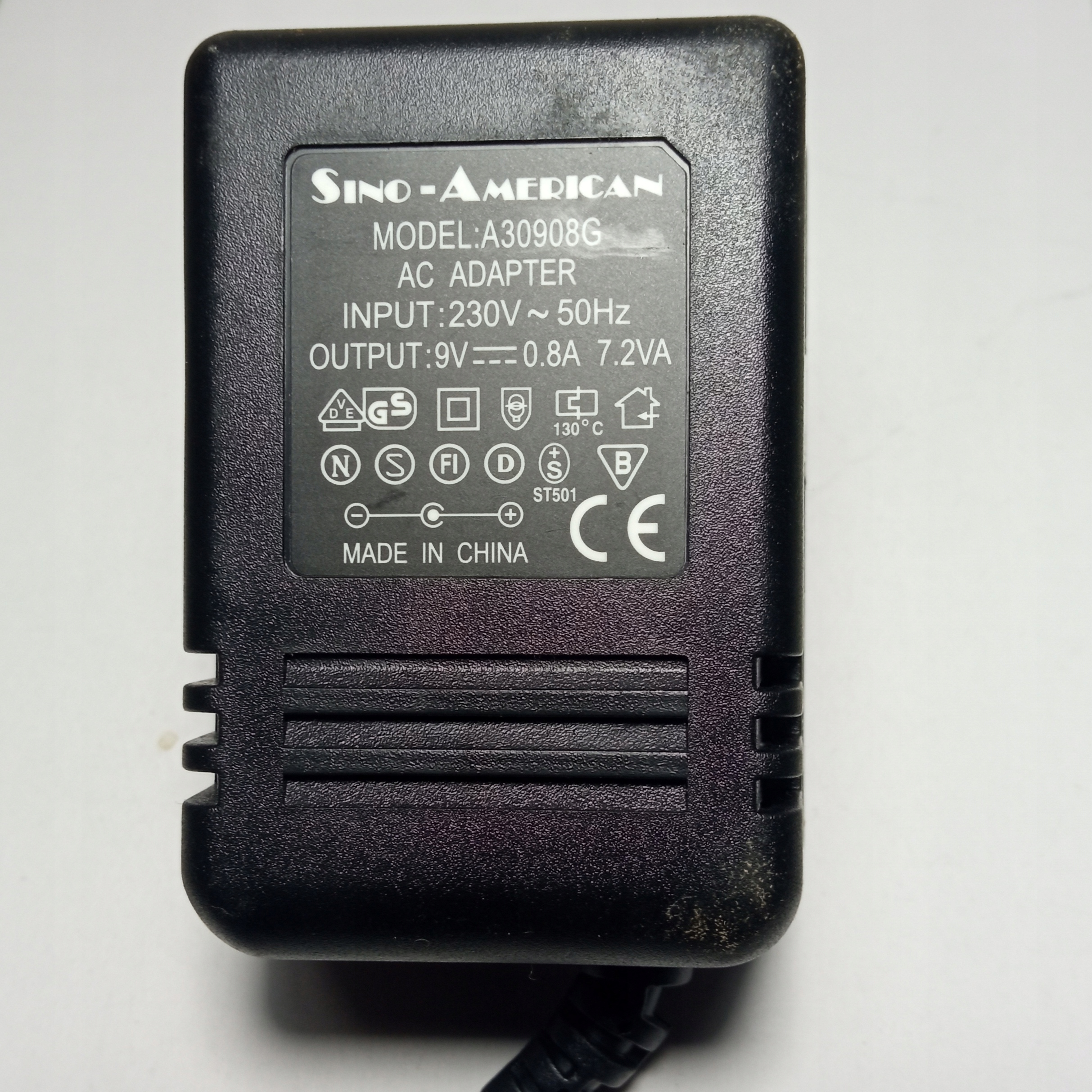 ZASILACZ ŁADOWARKA DC 9V 800mA 230V, wtyk - 5,5/2,5mm