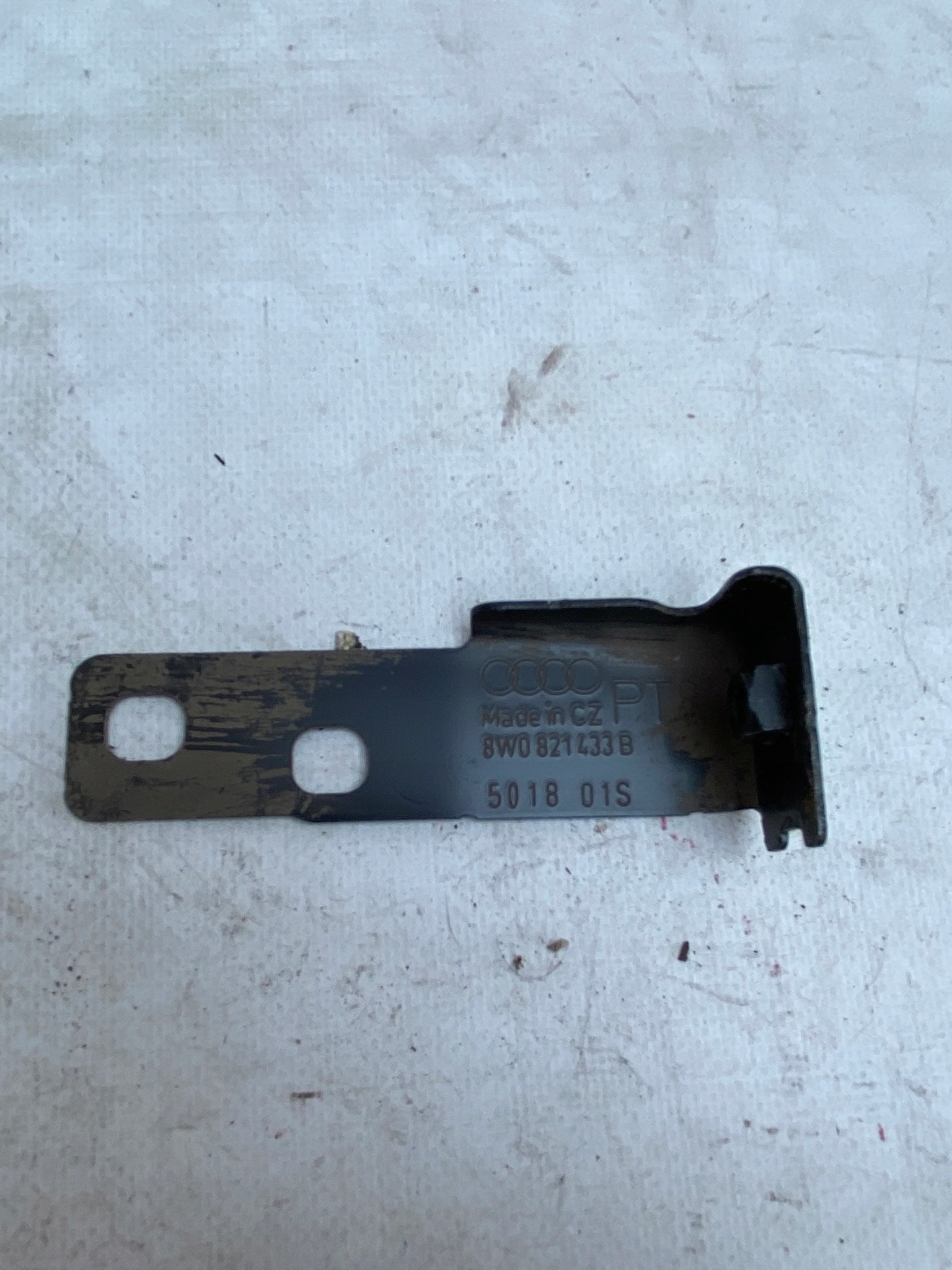 AUDI A4 B9 LIFT Berline Console Support plaque Aile Avant Gauche 8W0821433B