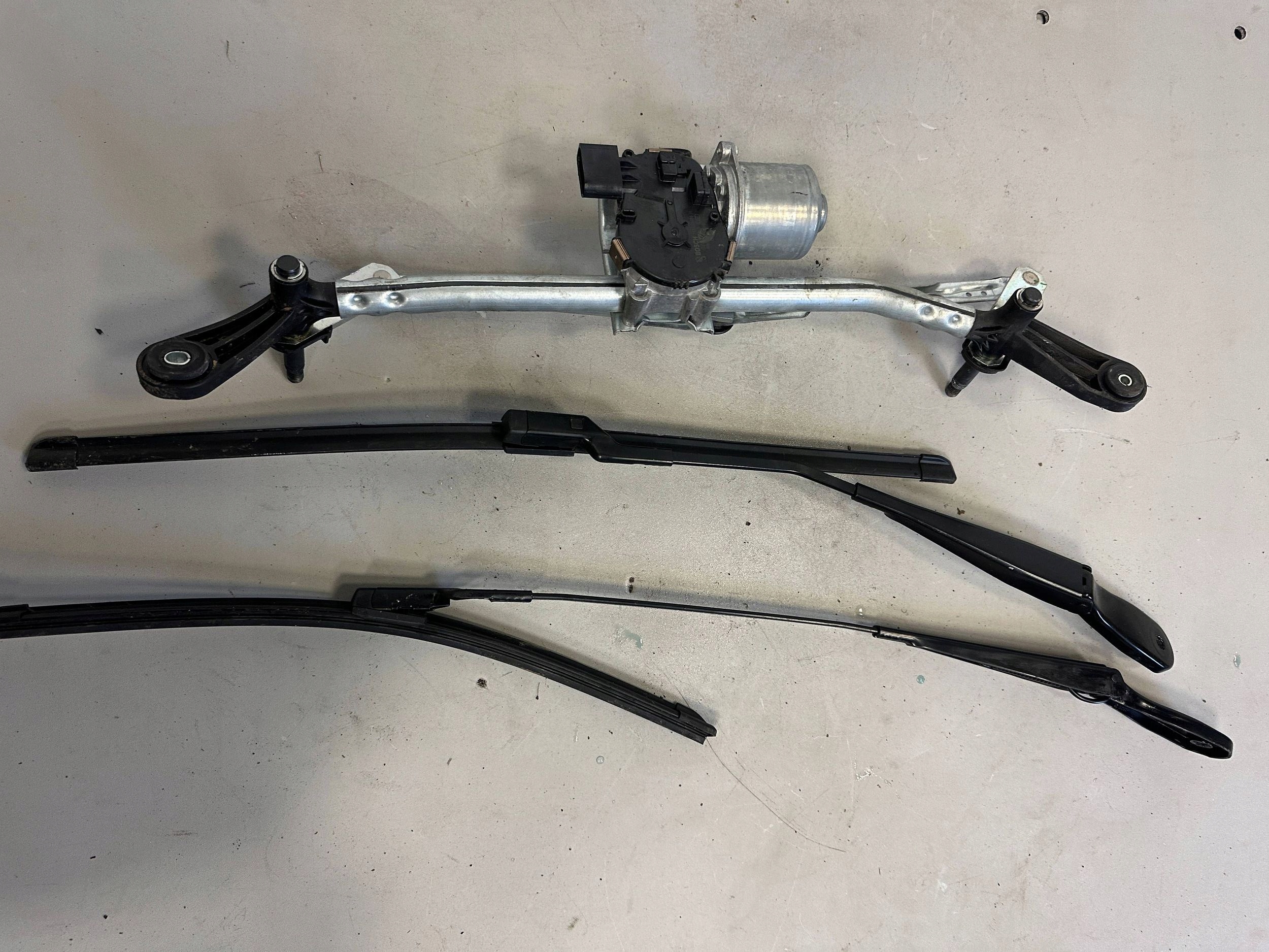 DACIA DUSTER III Wischergestänge RAMIONA KOMPLET 288007139R