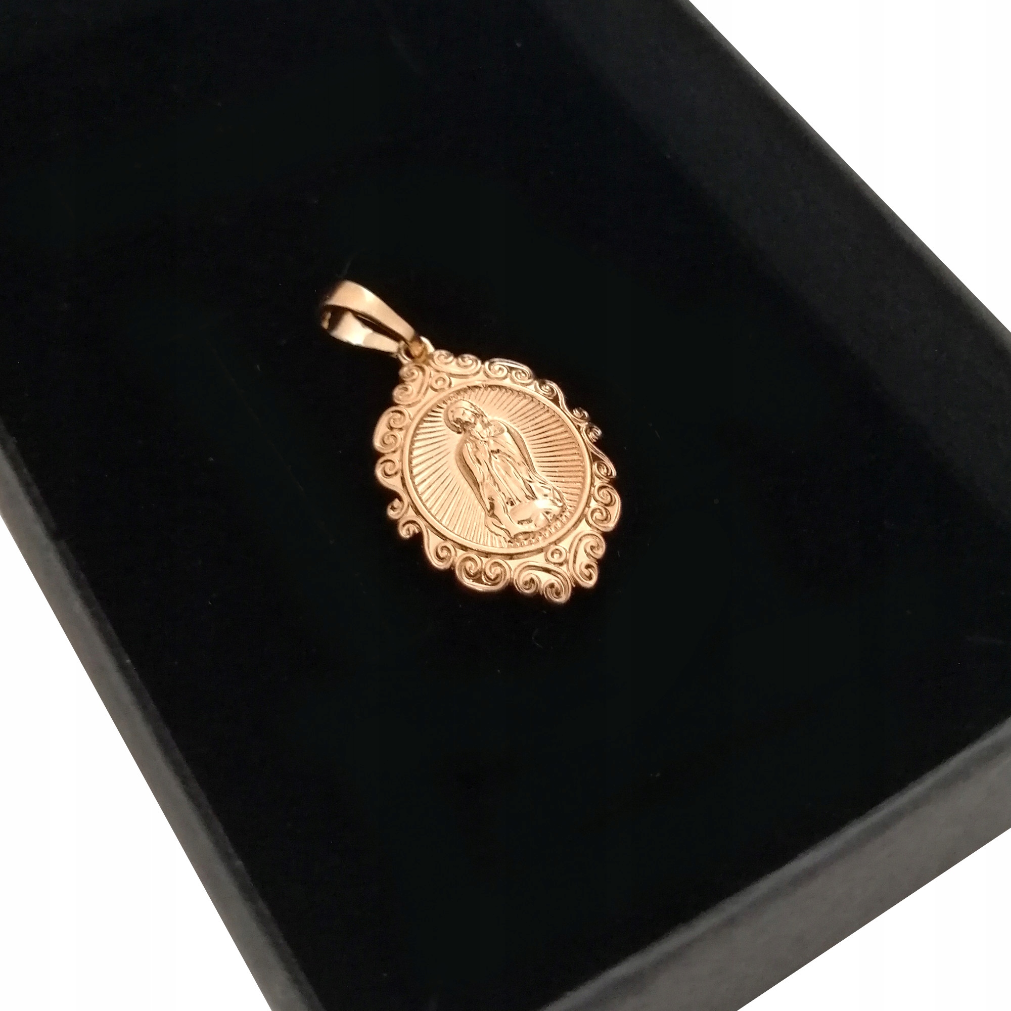 ZŁOTA ZAWIESZKA MATKA BOSKA 18 KARATÓW GWARANCJA