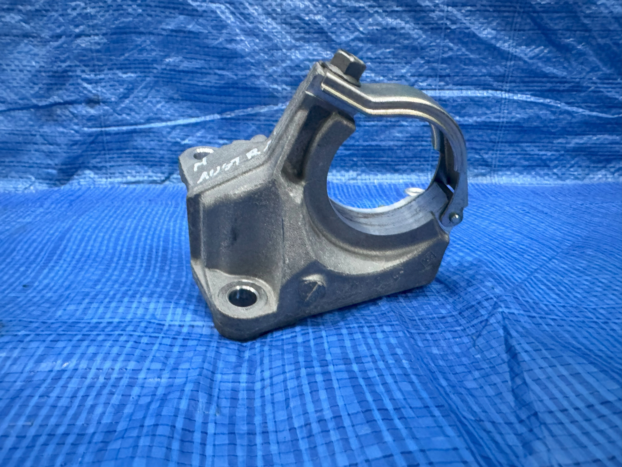 PODPORA PÓŁOSI RENAULT 397744115R