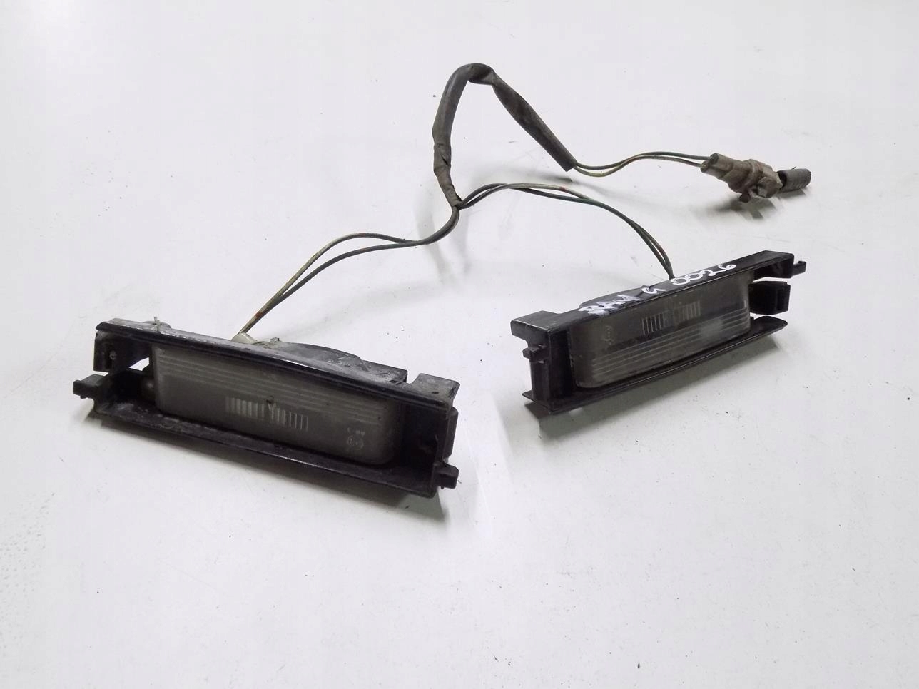 2220grgtryhhyr0010aa - TOYOTA RAV4 III 5D лампа номерного знака