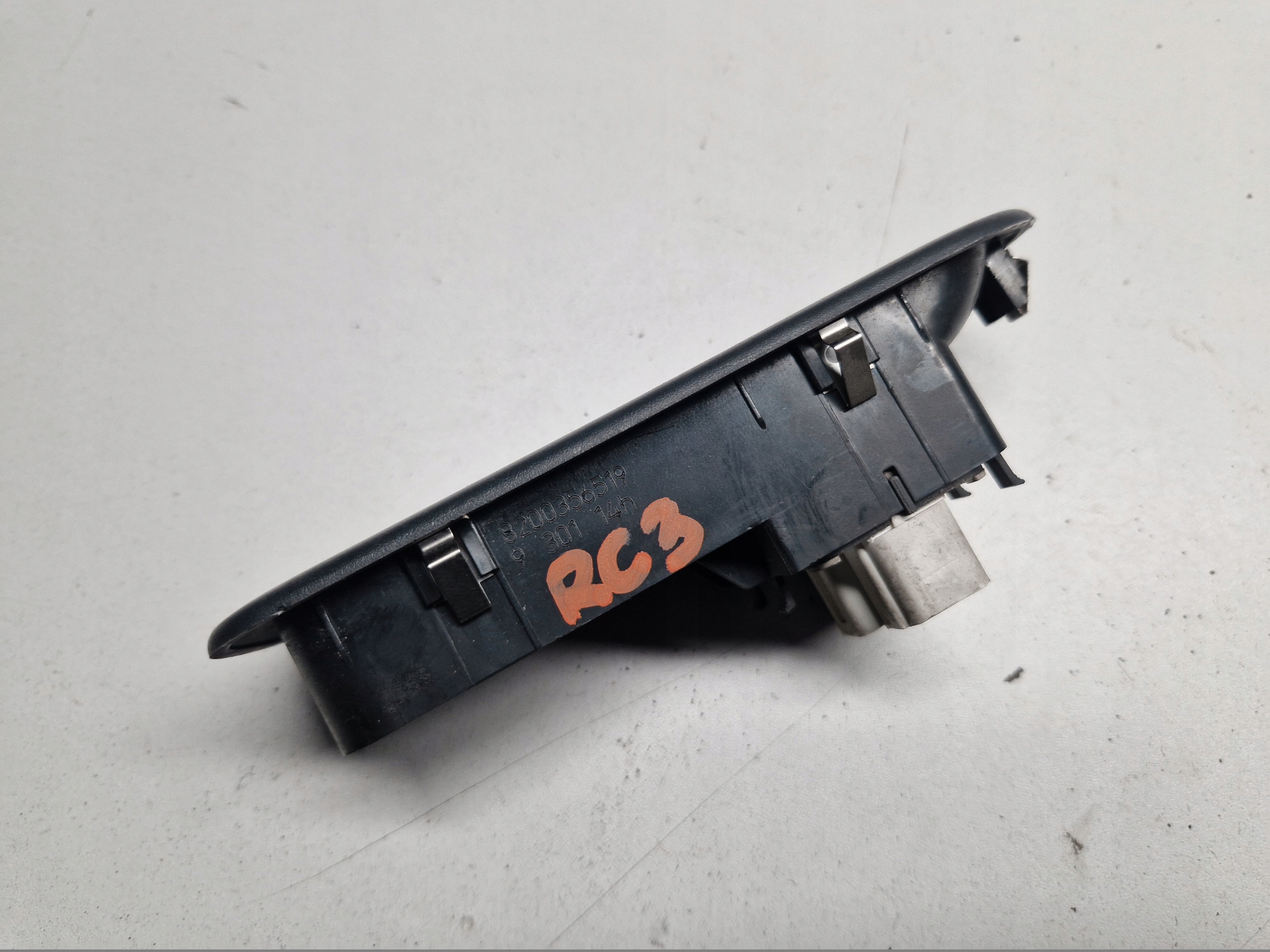 RENAULT CLIO III 3 switch of control windows left front 8200356519