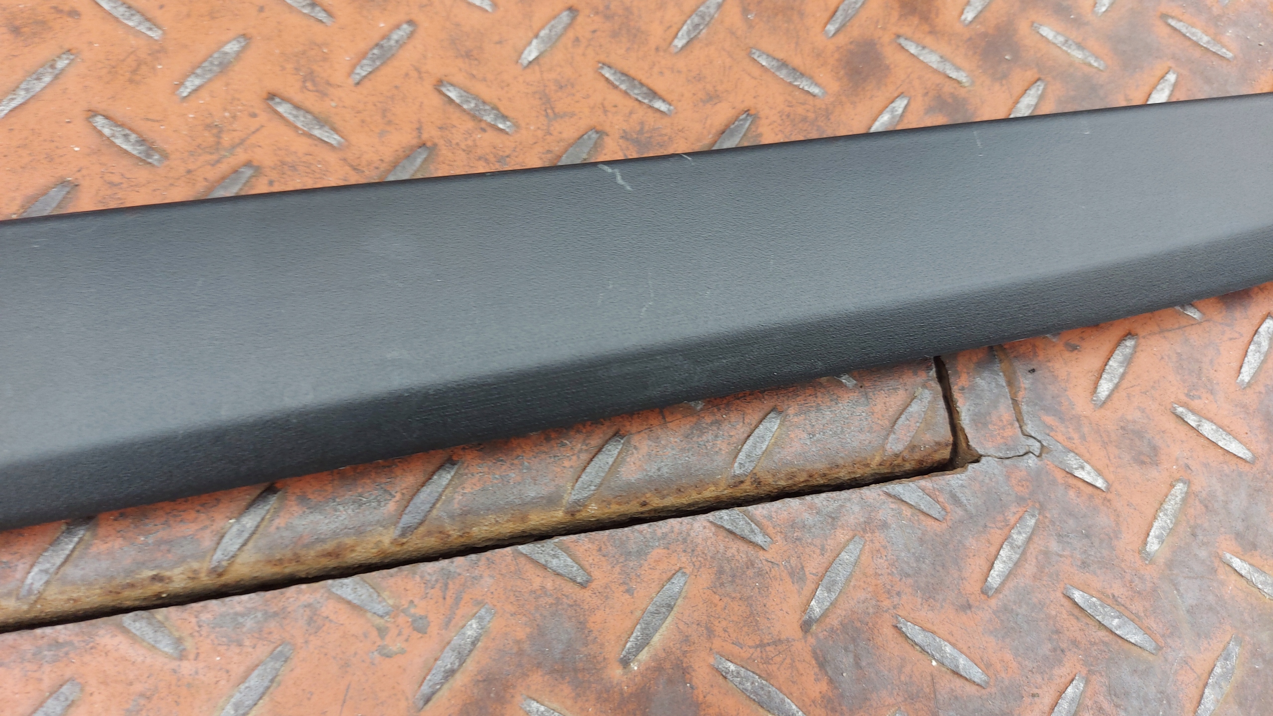 moulding door left front TOYOTA AYGO X 22