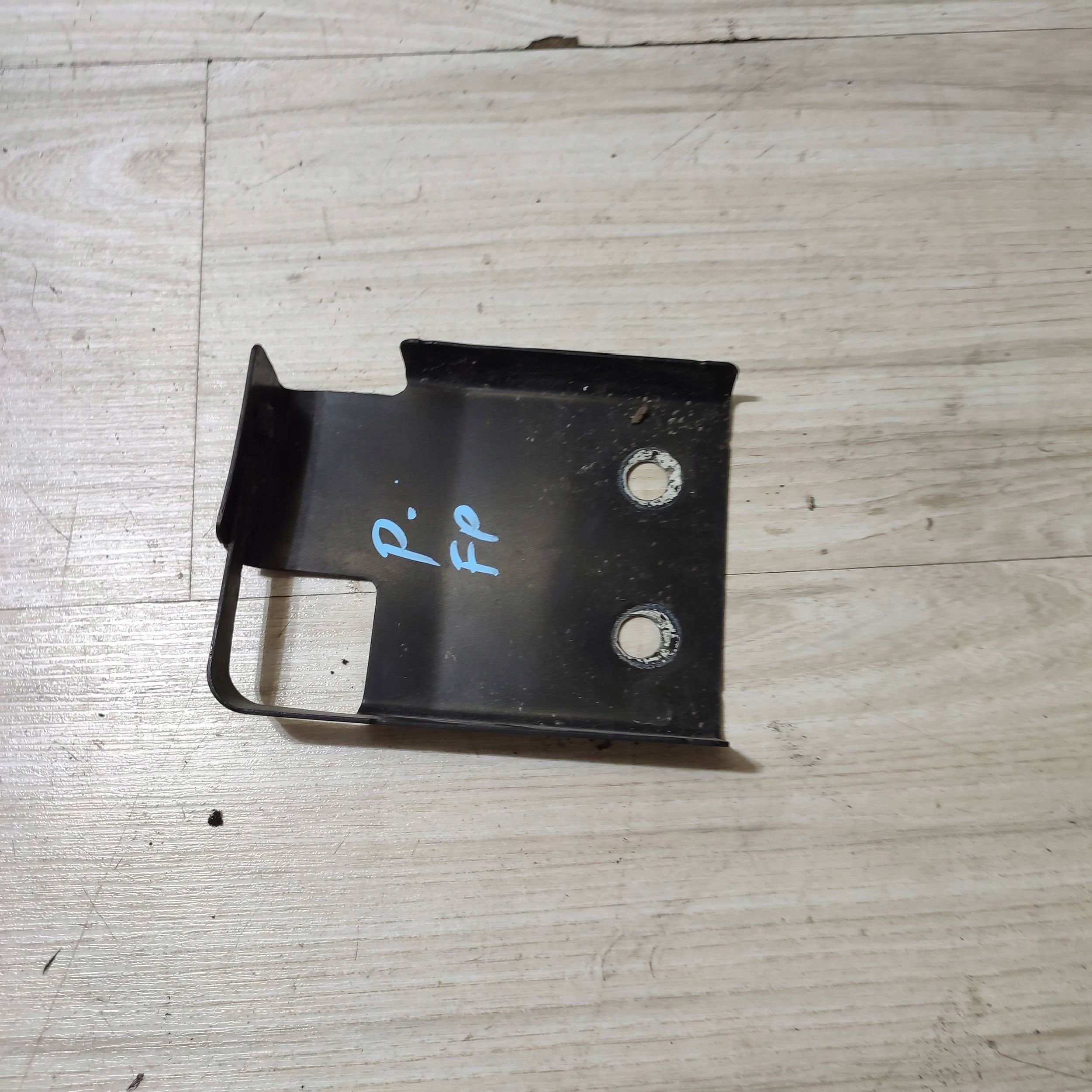 Support plaque Aile Droit Bouche buse Jaguar F-Pace HK8316A142AB