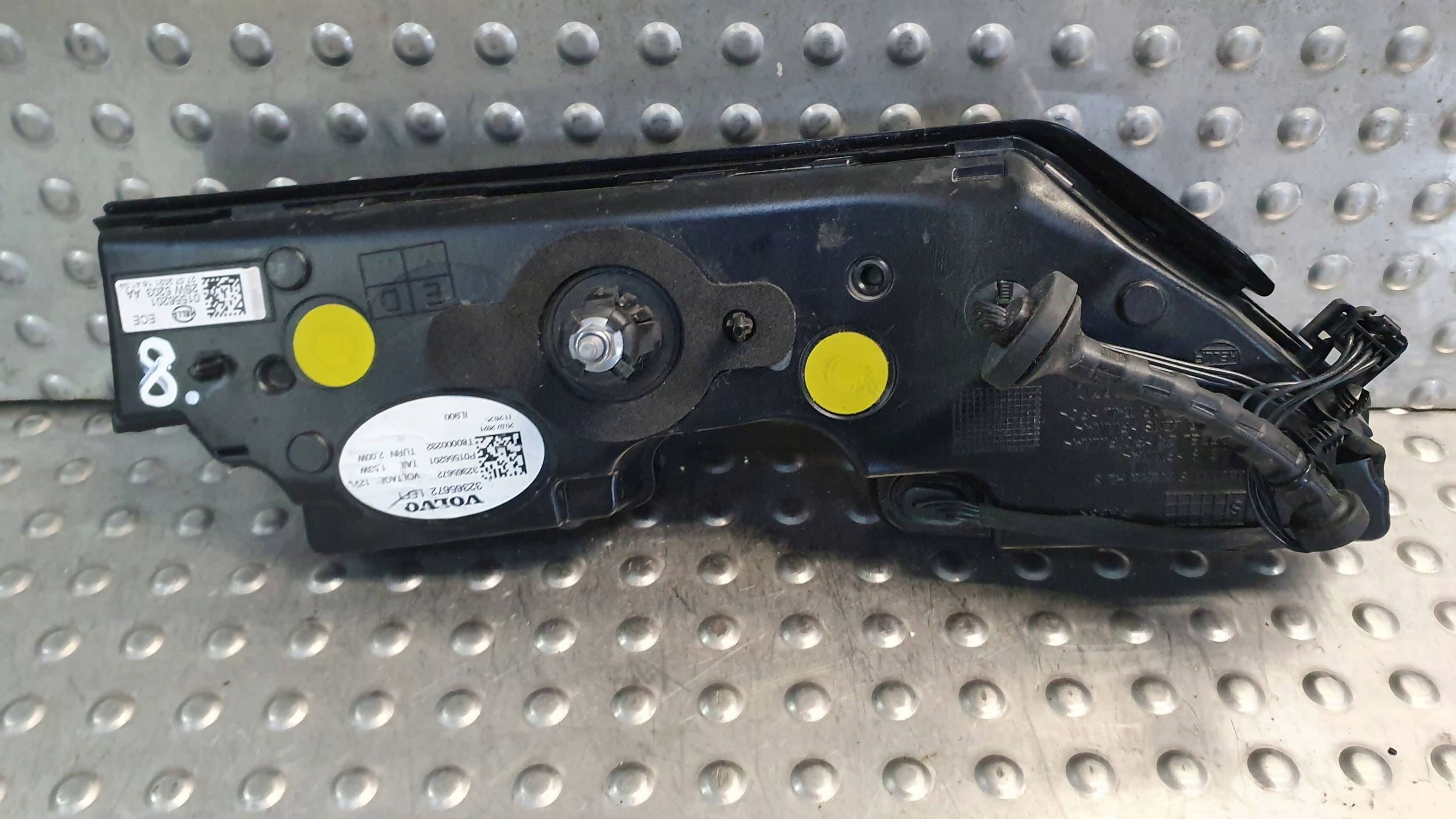 light rear part left VOLVO C40 to the bonnet 21- 32365672