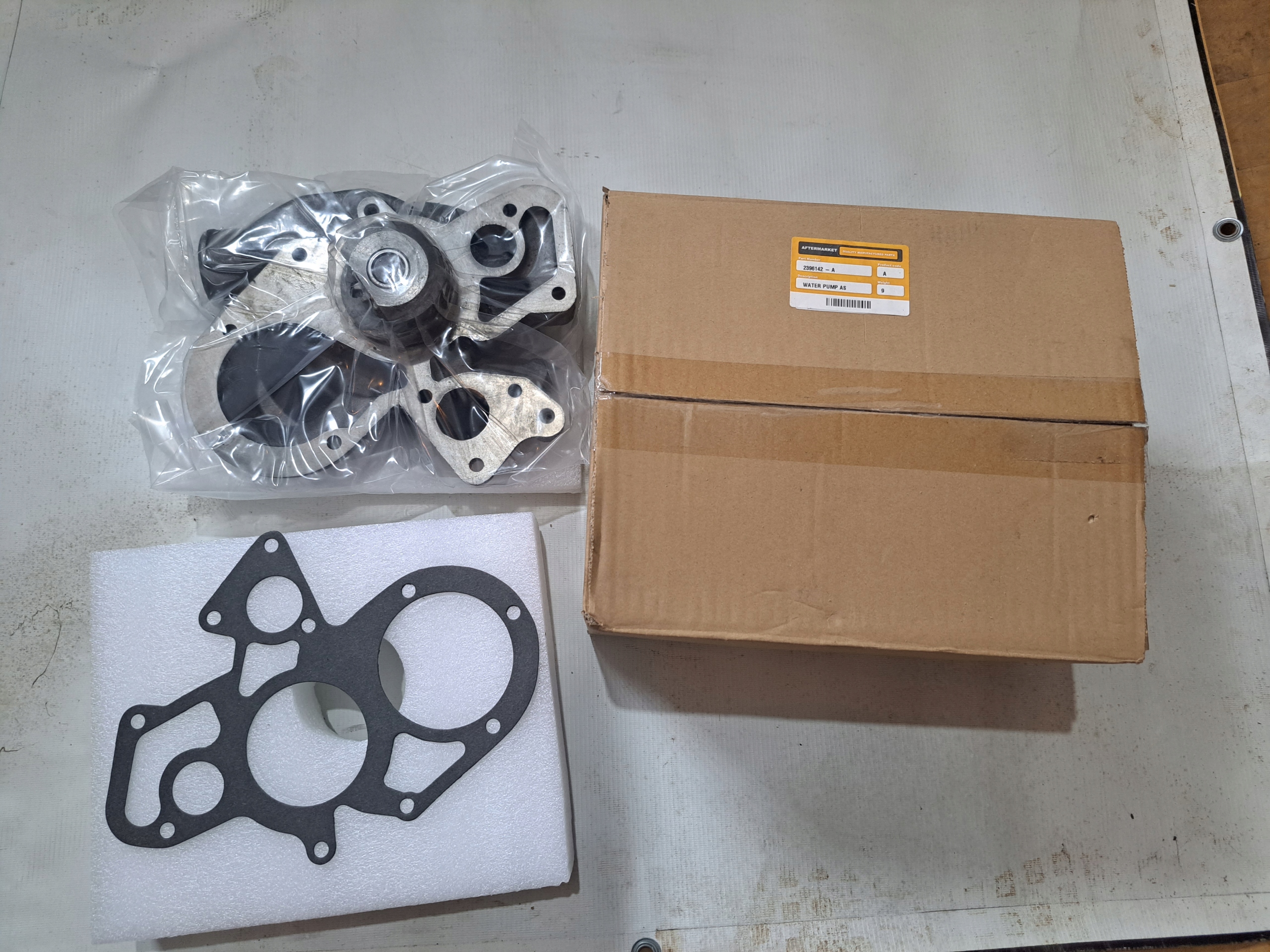 POMPA WODY CAT D CAT C 2396142 Producent części inny