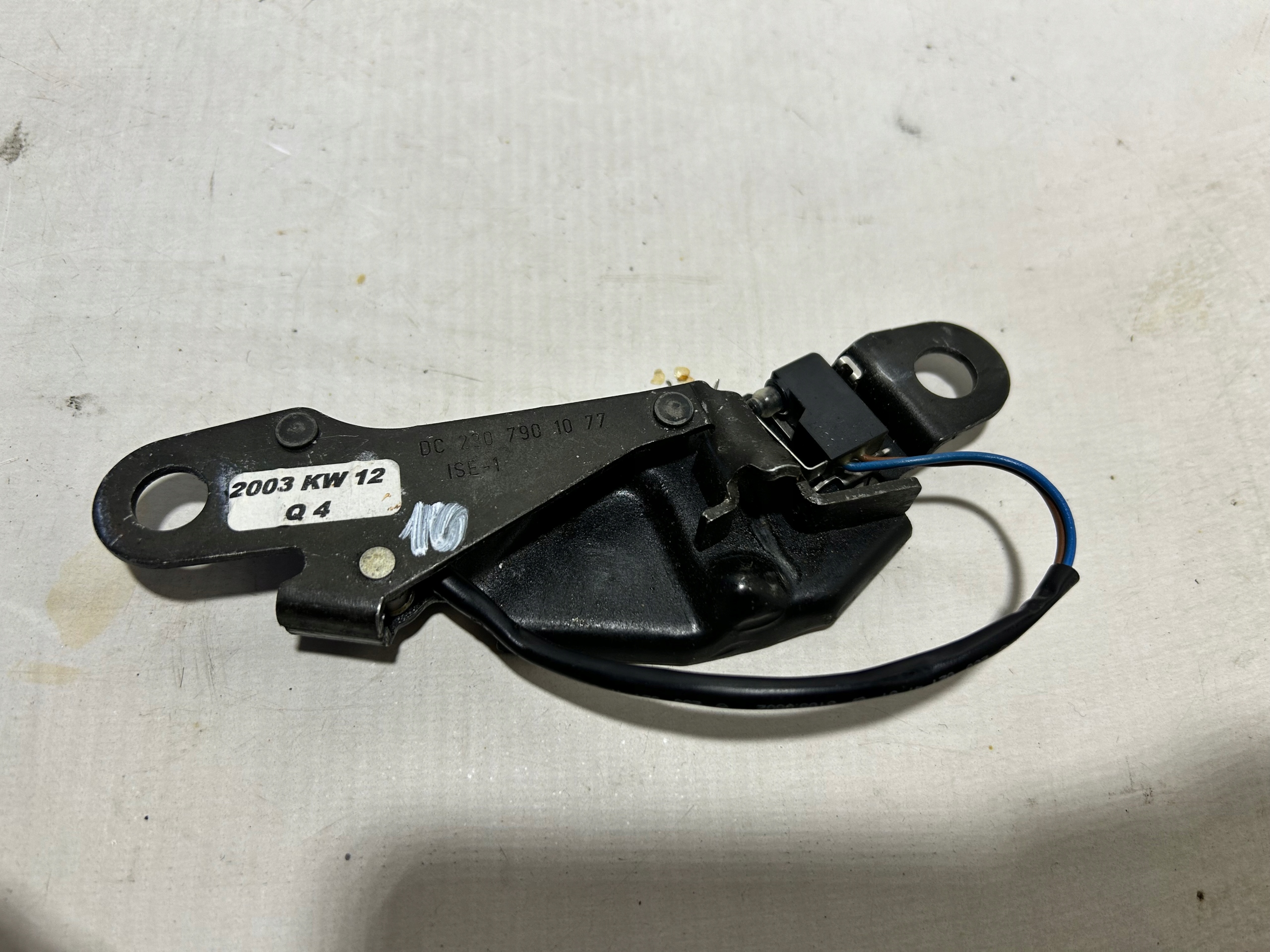 MERCEDES SL R230 lock roofs right 2307901077