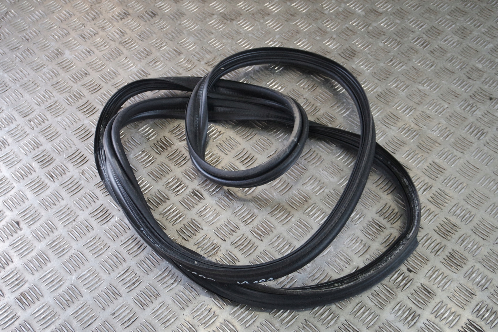 USZCZELKA KLAPY BAGAZNIKA MERCEDES X290 GT AMG