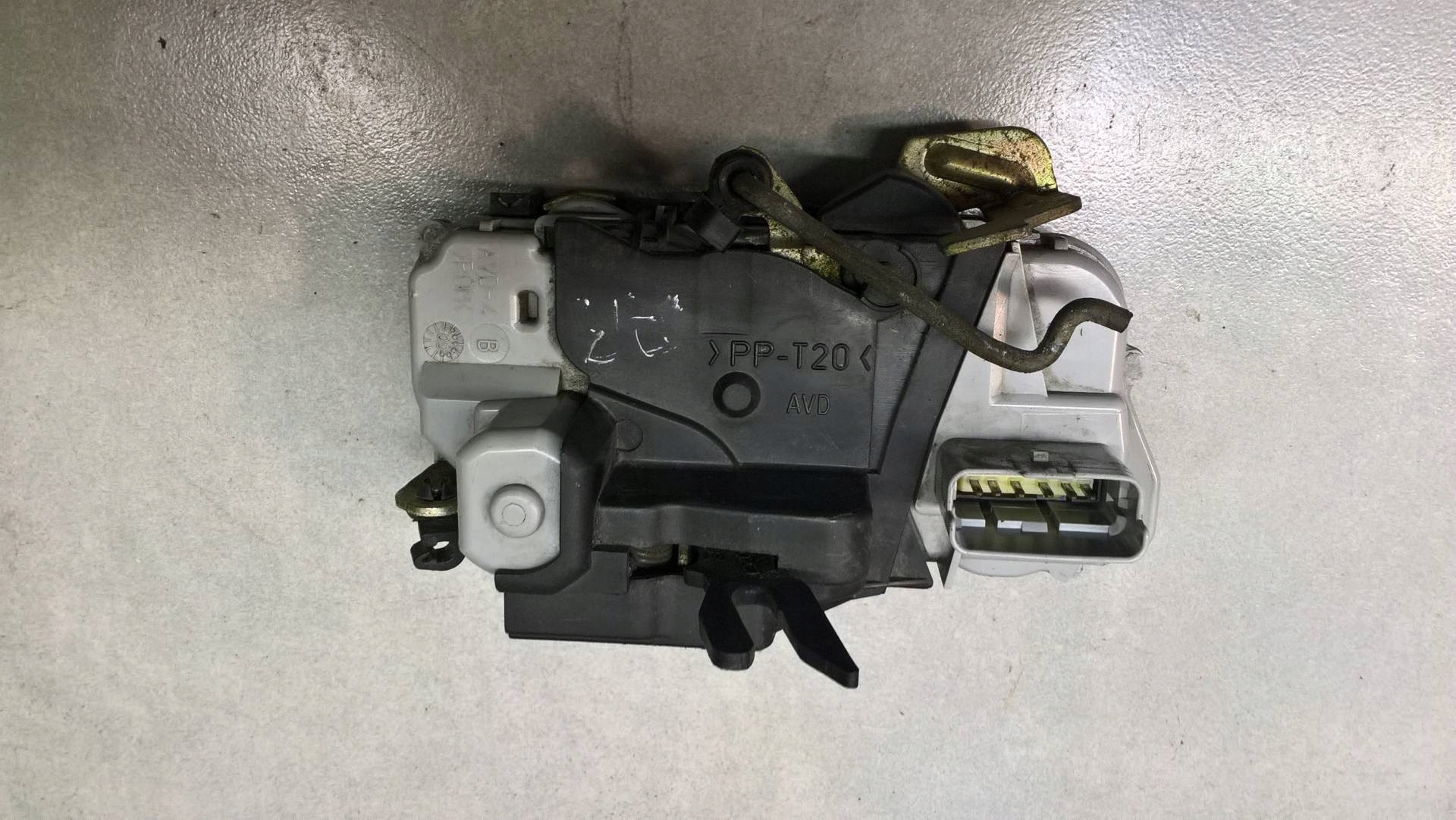 lock door right front PEUGEOT PARTNER and 1.9D