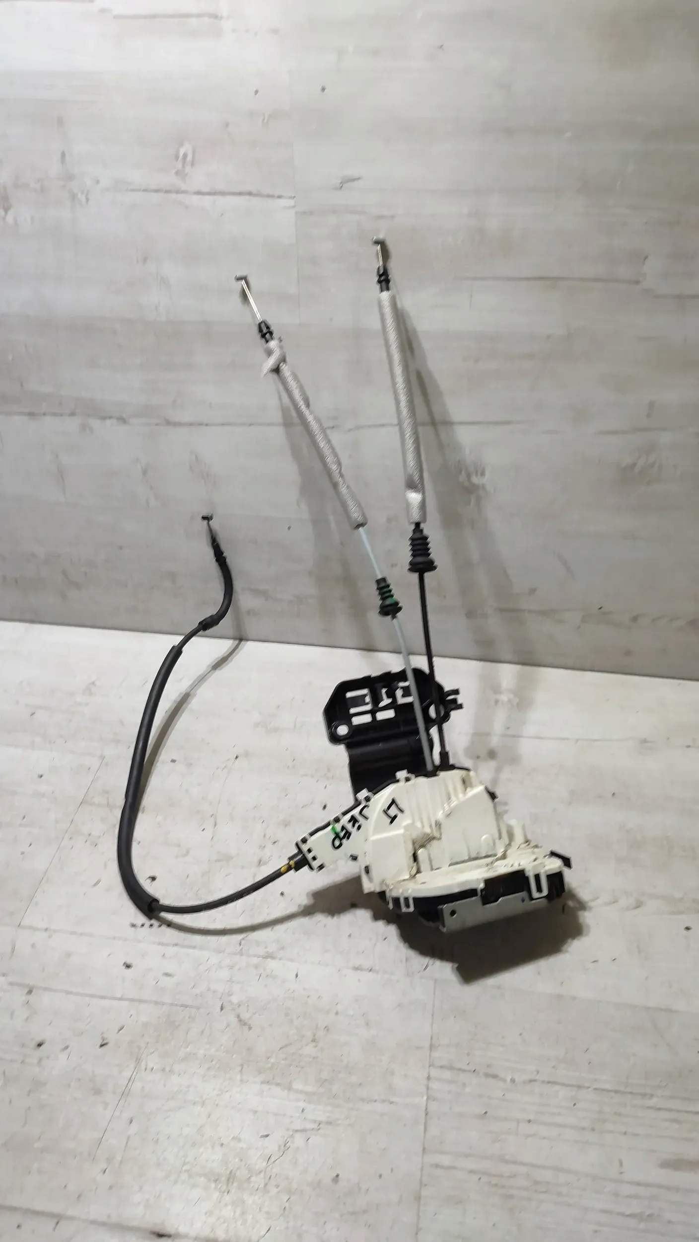 Jeep Cherokee KL 15r. 2.0d lock door left rear part